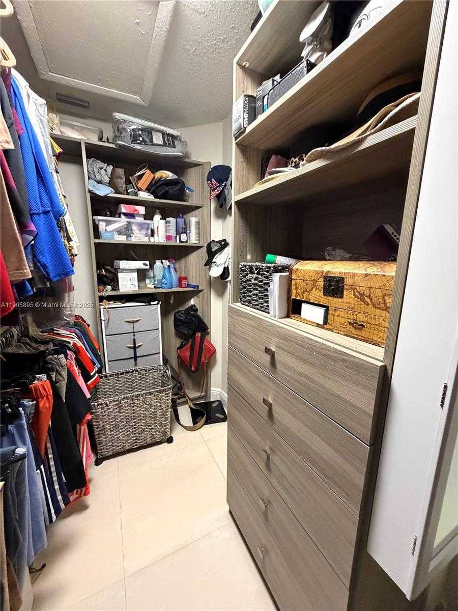 Small Image of 19804 NORTH WEST 82ND PL, Hialeah Number 29