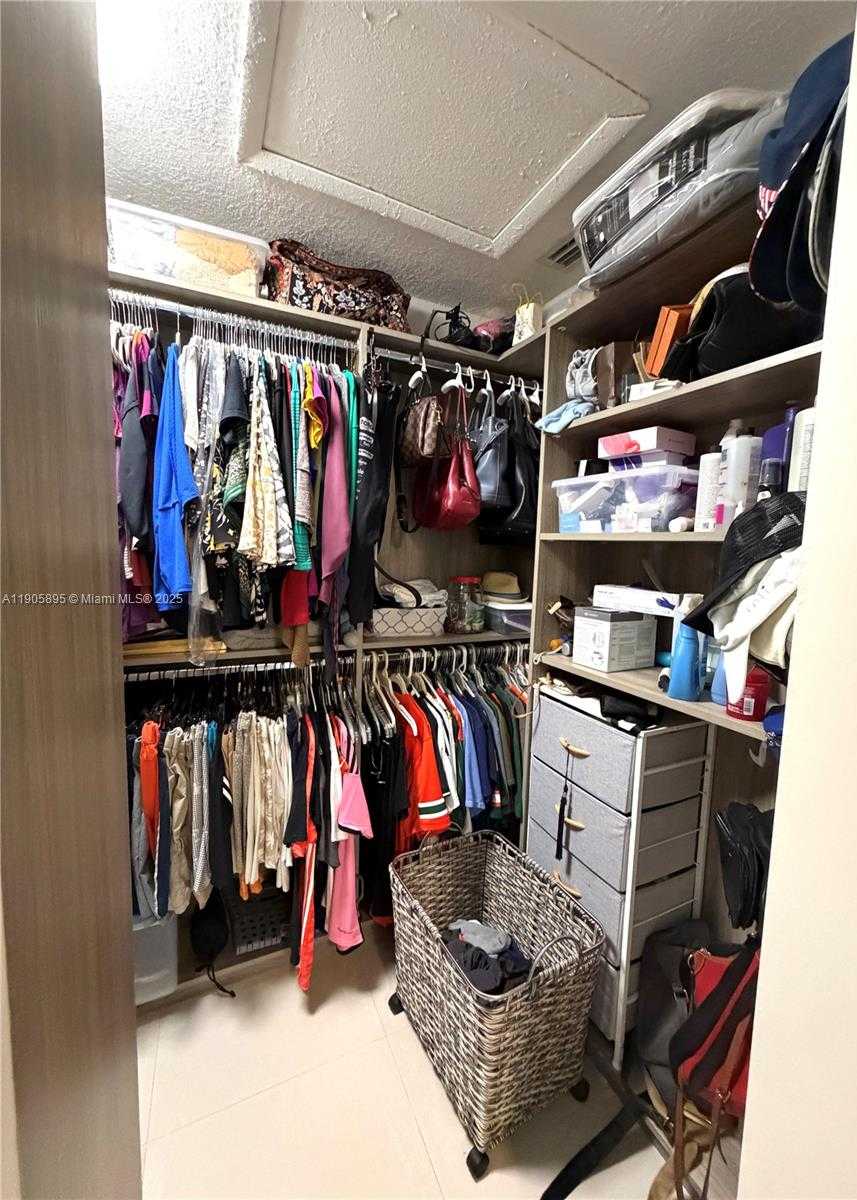 Small Image of 19804 NORTH WEST 82ND PL, Hialeah Number 30