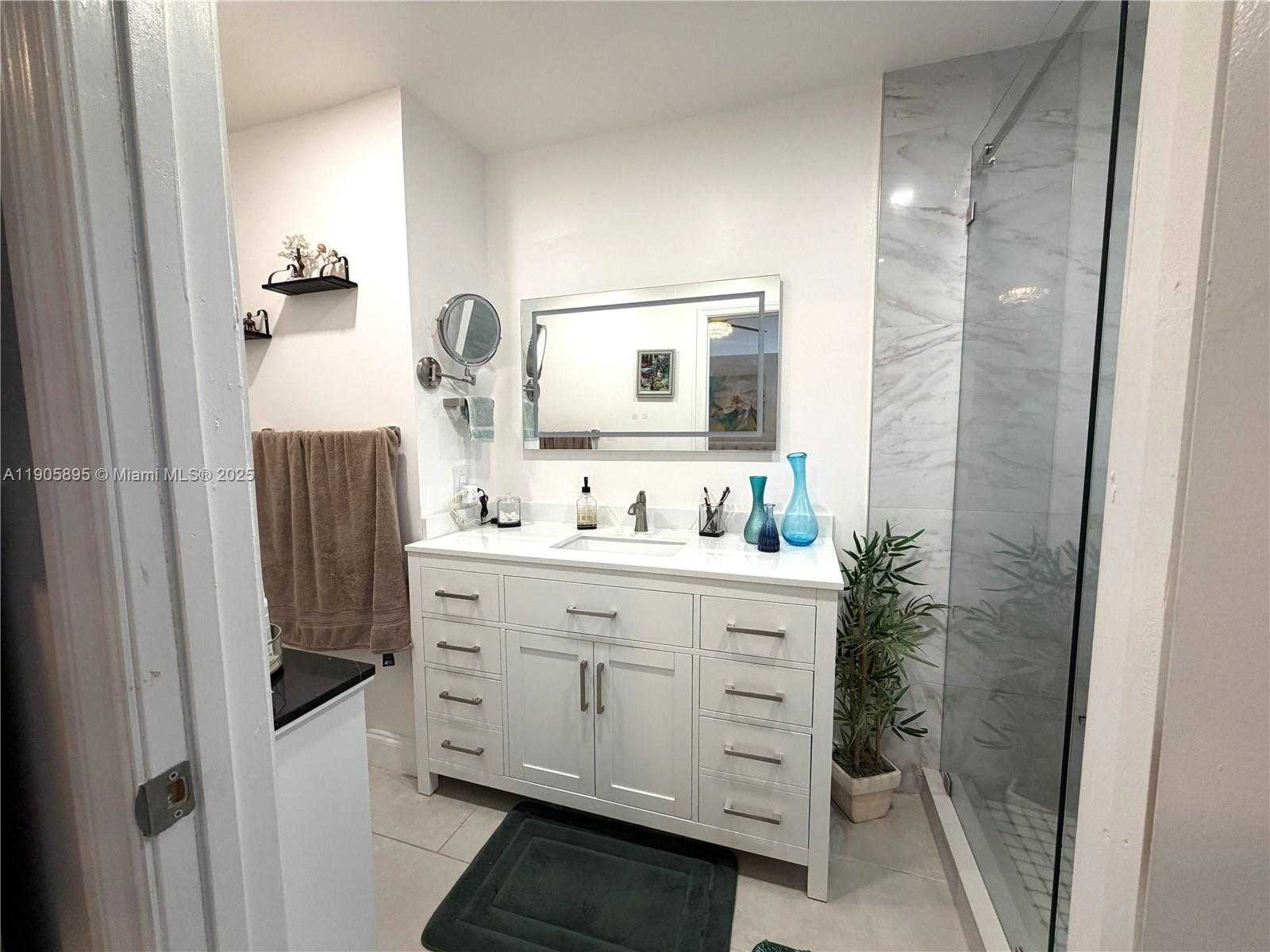 Small Image of 19804 NORTH WEST 82ND PL, Hialeah Number 31