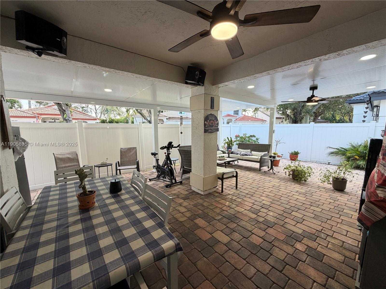 Small Image of 19804 NORTH WEST 82ND PL, Hialeah Number 34