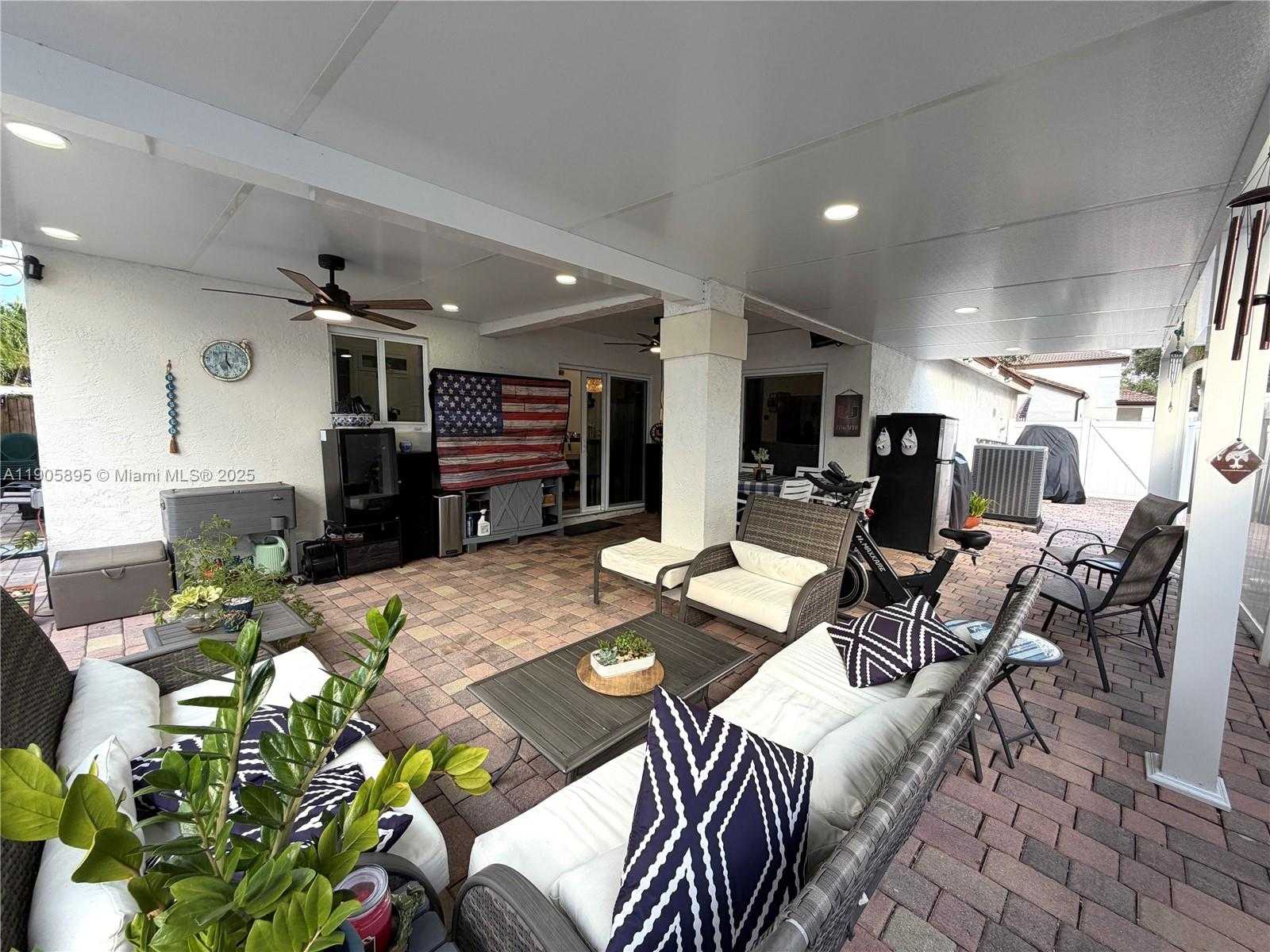 Small Image of 19804 NORTH WEST 82ND PL, Hialeah Number 37