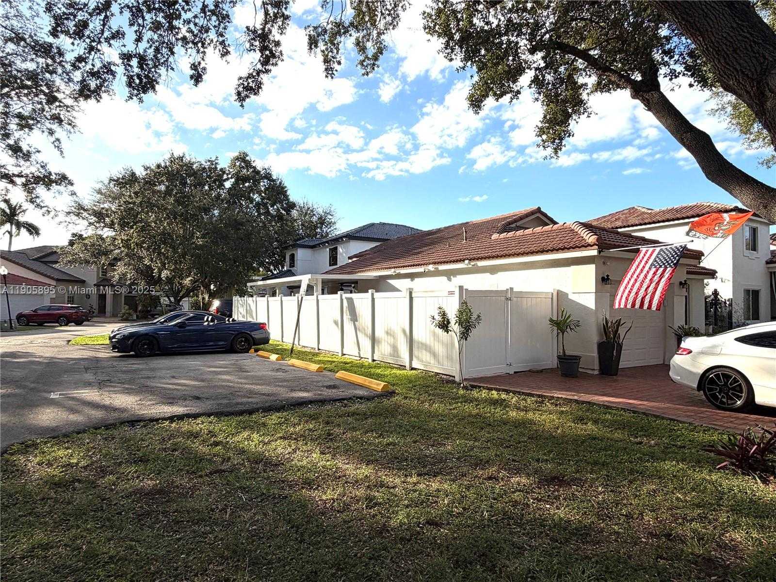 Small Image of 19804 NORTH WEST 82ND PL, Hialeah Number 5