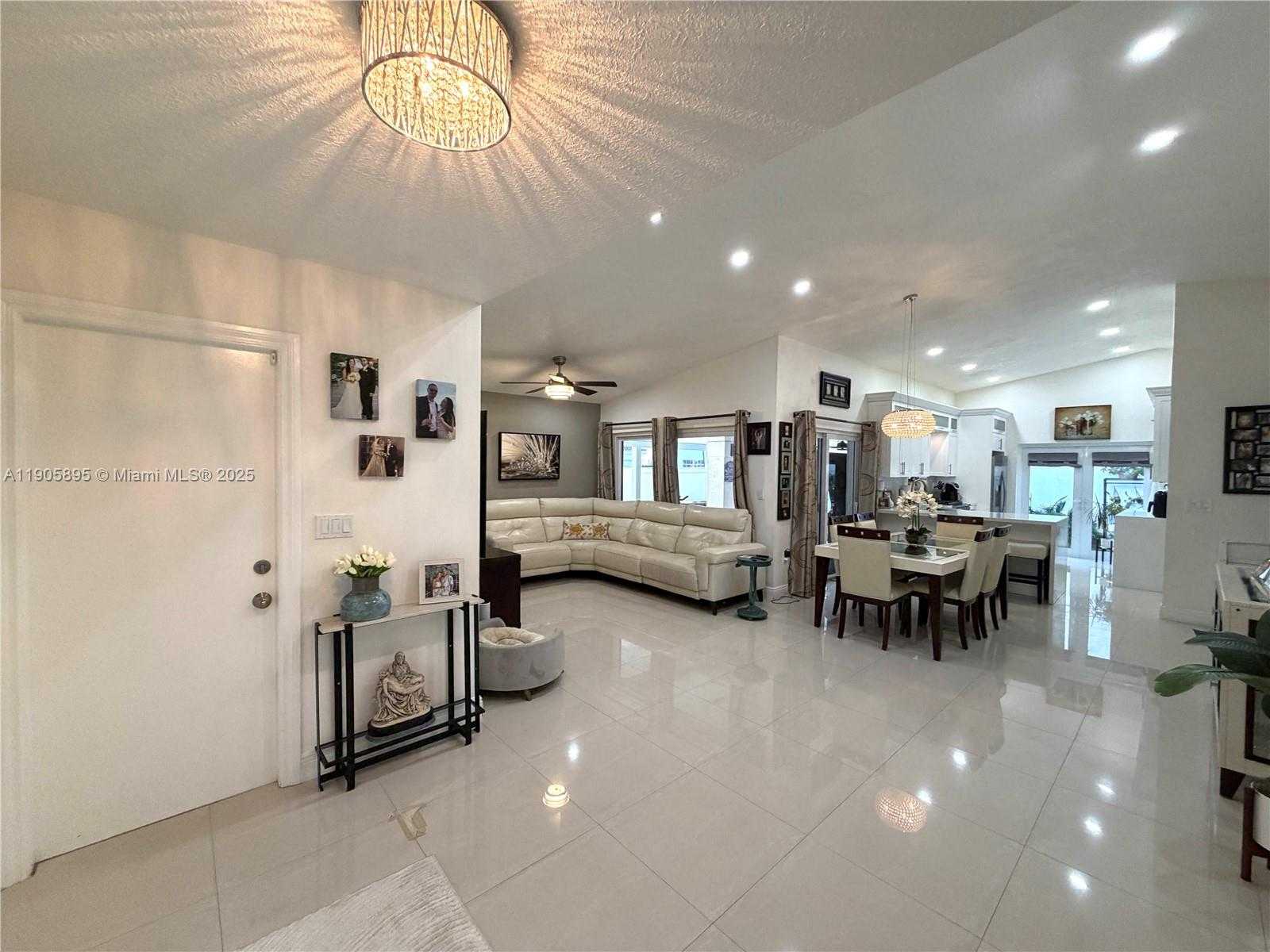 Small Image of 19804 NORTH WEST 82ND PL, Hialeah Number 6