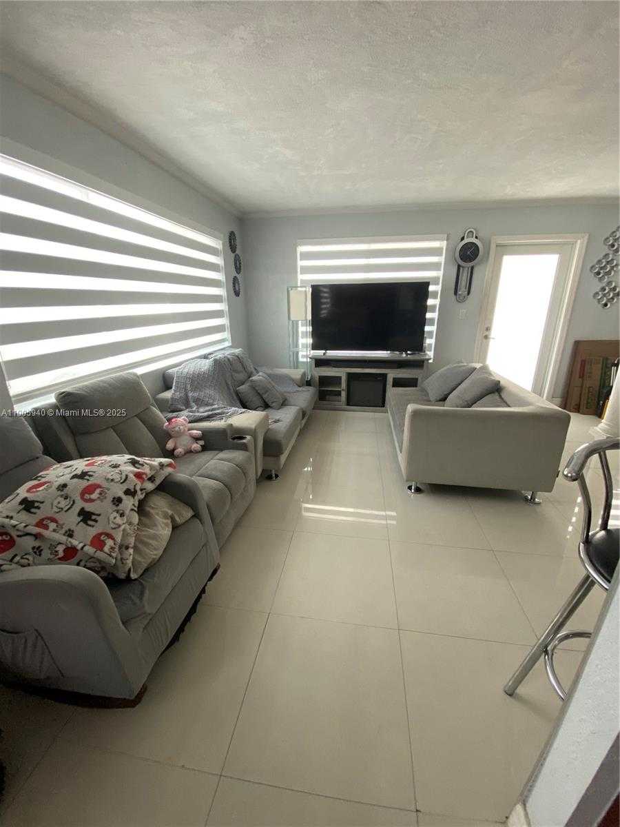 Small Image of 398 EAST 56TH ST, Hialeah Number 10