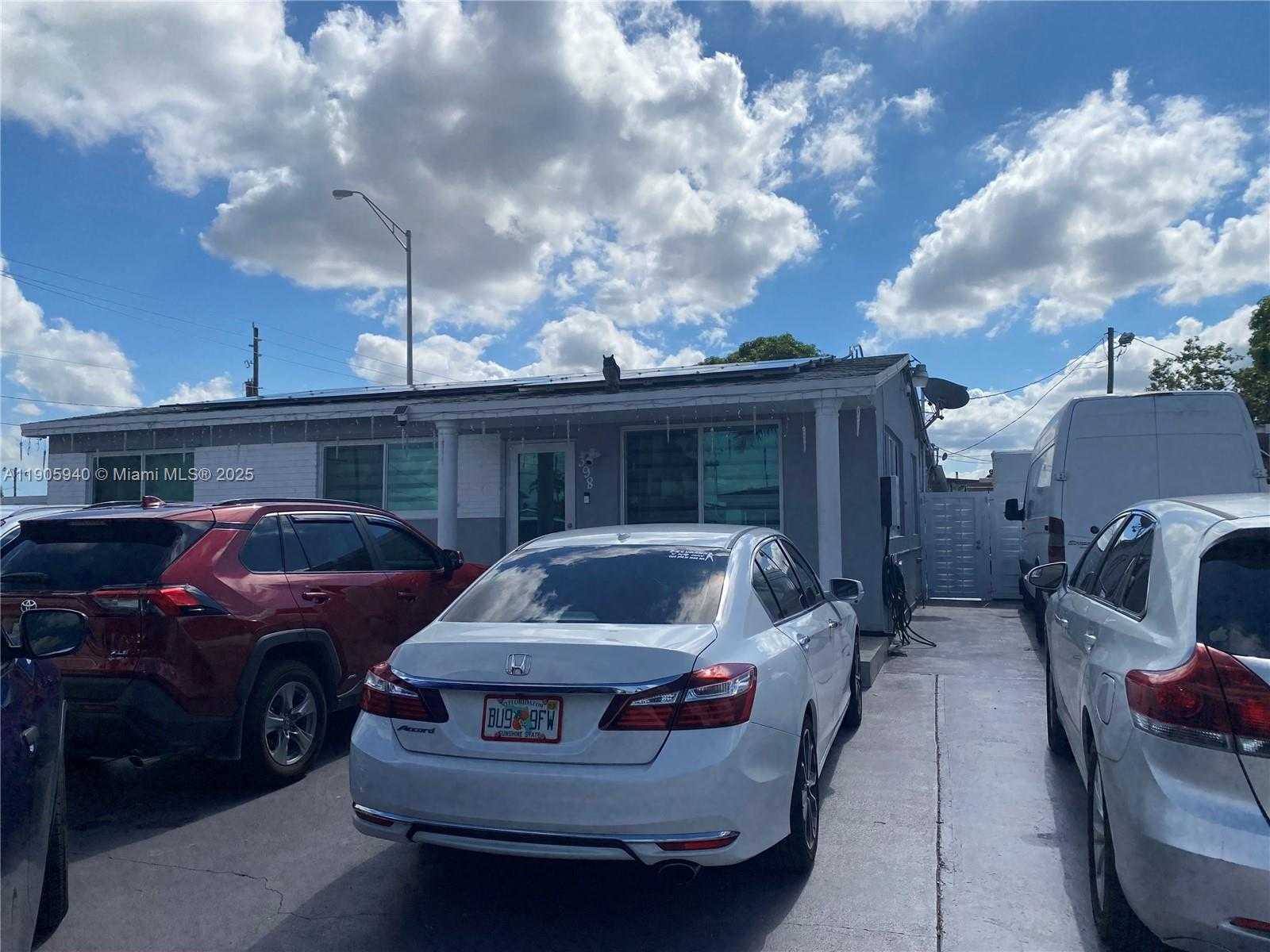 Small Image of 398 EAST 56TH ST, Hialeah Number 2