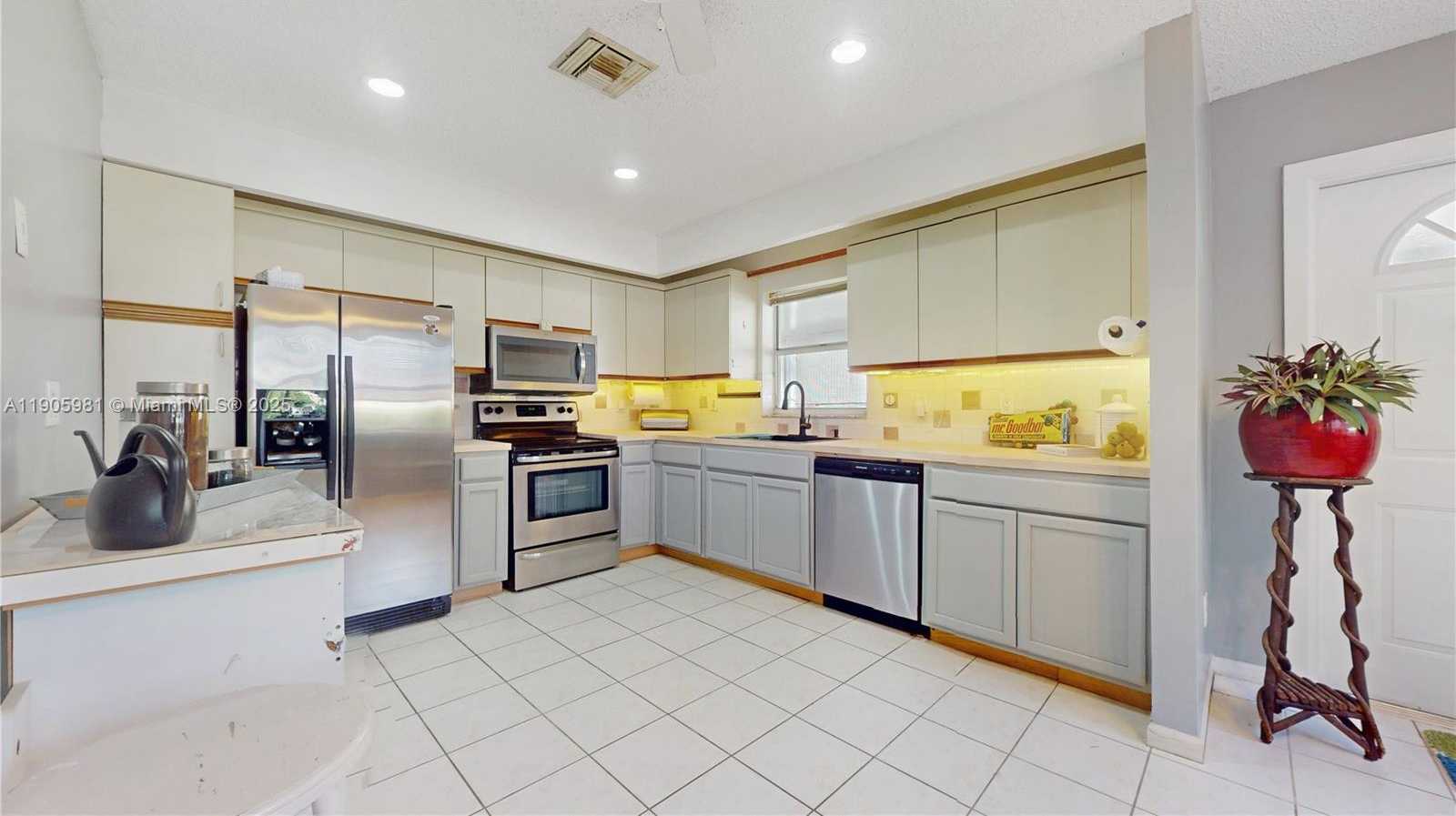 Small Image of 2255 SOUTH EAST 6TH PL, Homestead Number 4