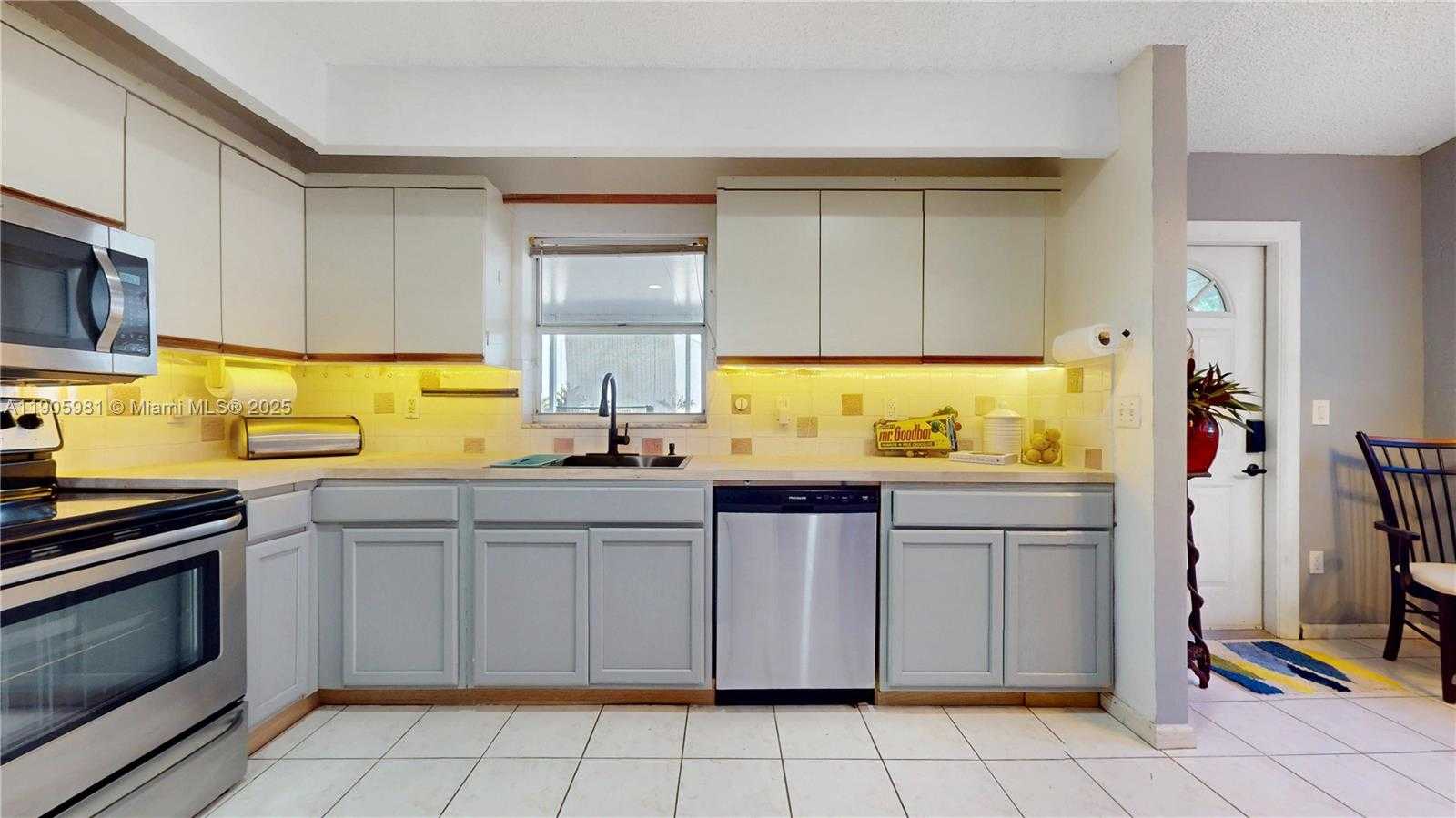 Small Image of 2255 SOUTH EAST 6TH PL, Homestead Number 6