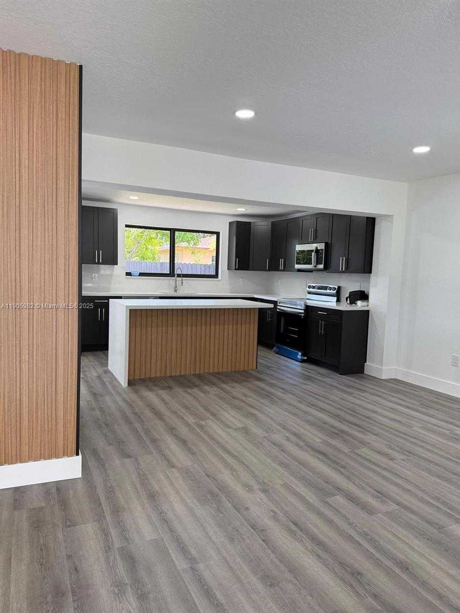 Small Image of 20 NORTH WEST 197TH ST, Miami Gardens Number 16