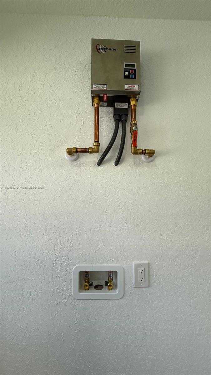 Small Image of 20 NORTH WEST 197TH ST, Miami Gardens Number 43