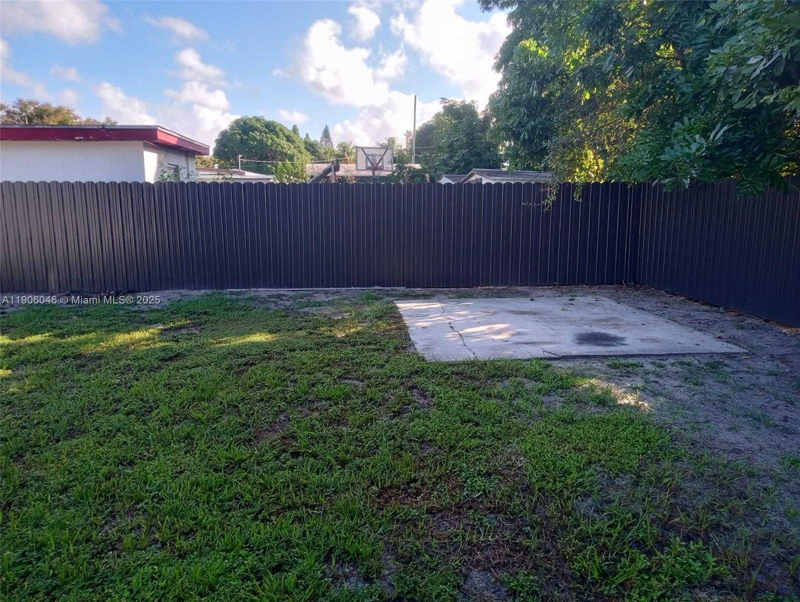 Small Image of 2310 WEST BUNCHE PARK DR, Miami Gardens Number 3
