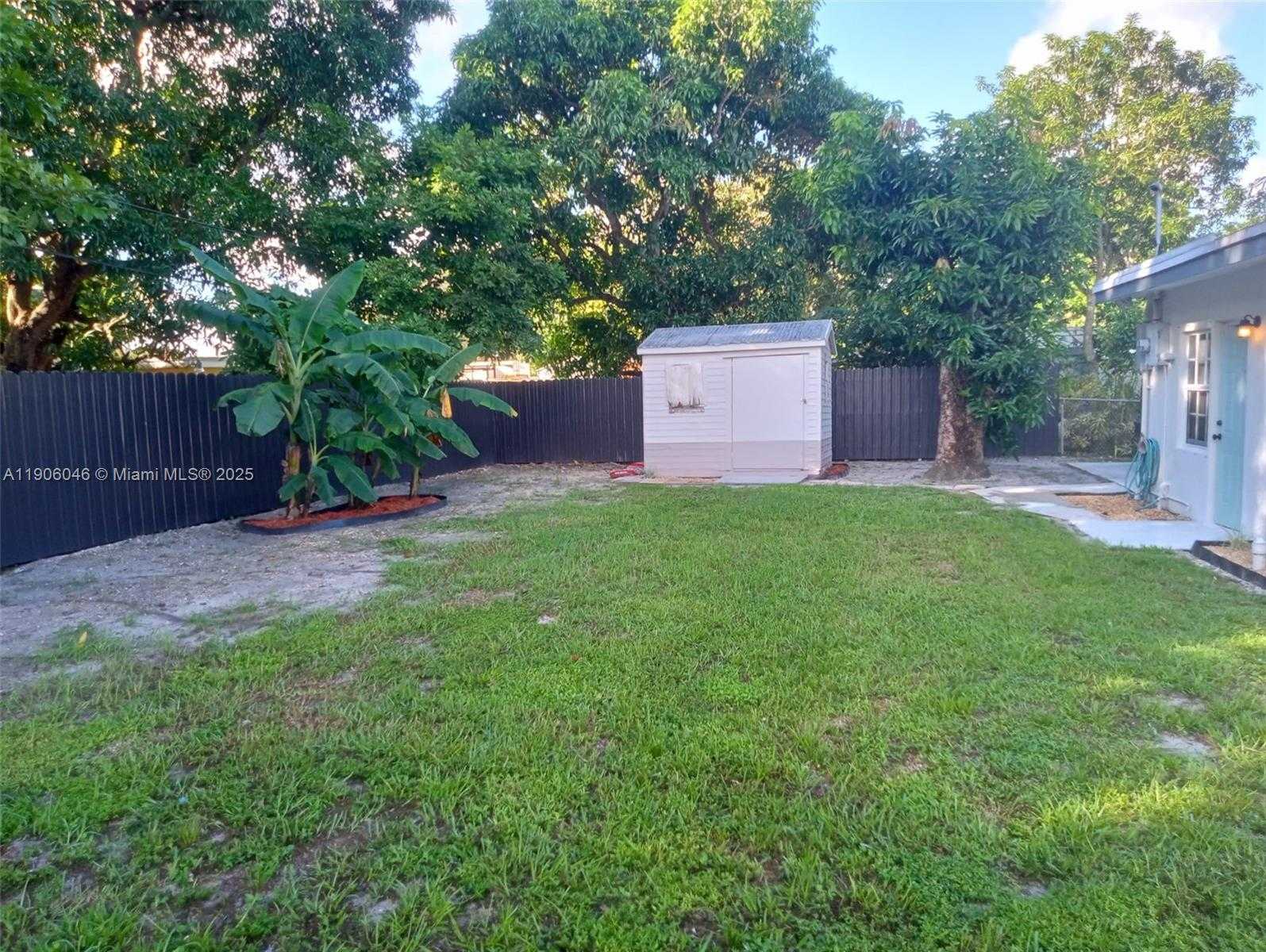 Small Image of 2310 WEST BUNCHE PARK DR, Miami Gardens Number 4