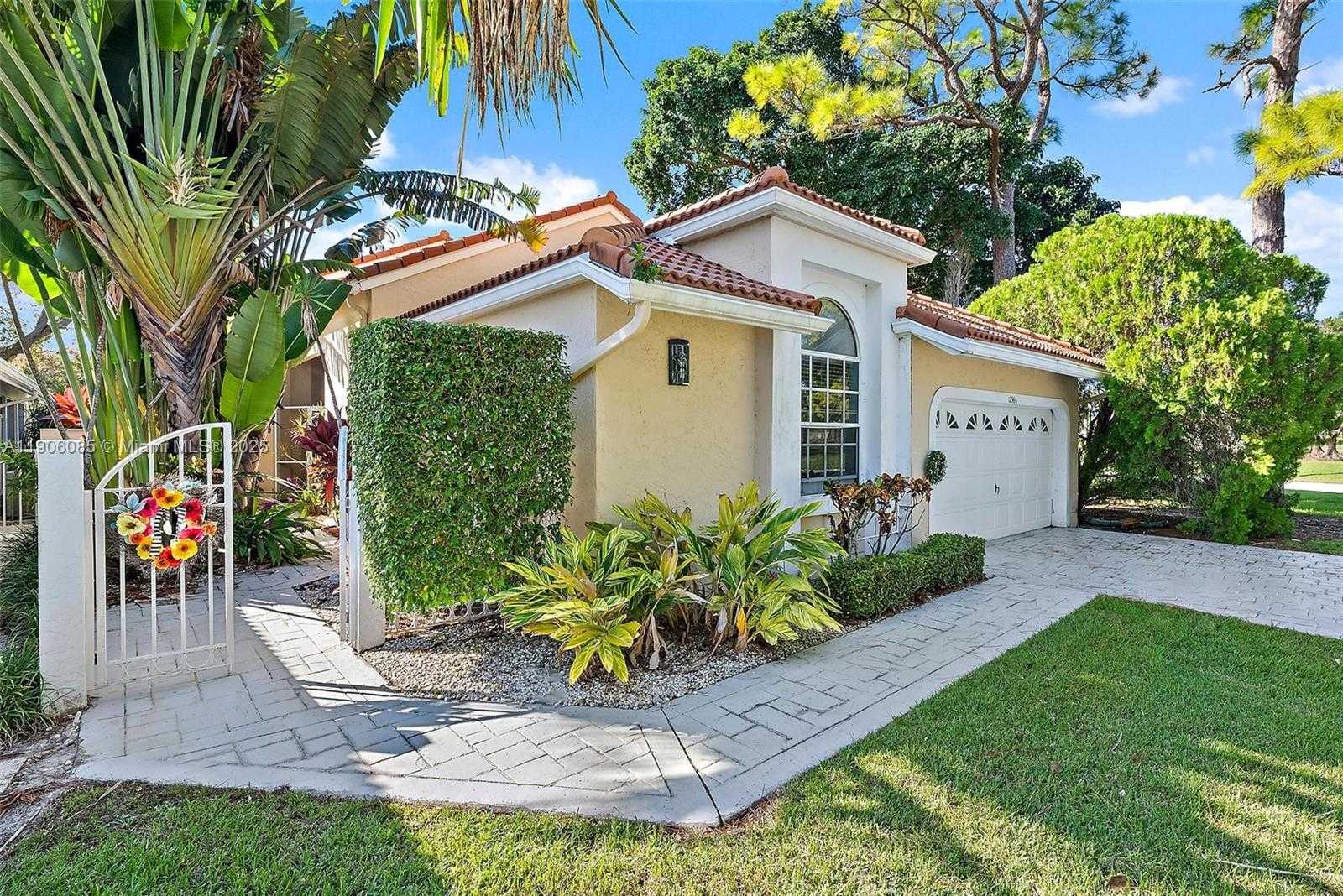 Small Image of 12960 OAK KNOLL DRIVE, Palm Beach Gardens Number 2