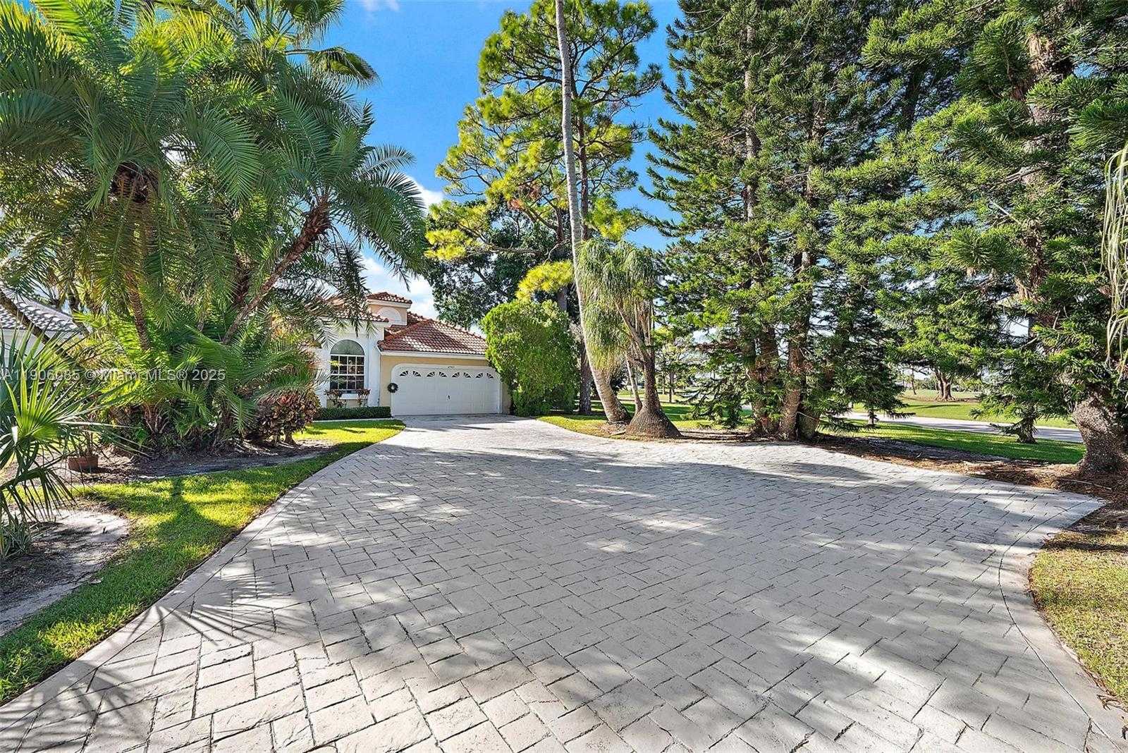 Small Image of 12960 OAK KNOLL DRIVE, Palm Beach Gardens Number 3