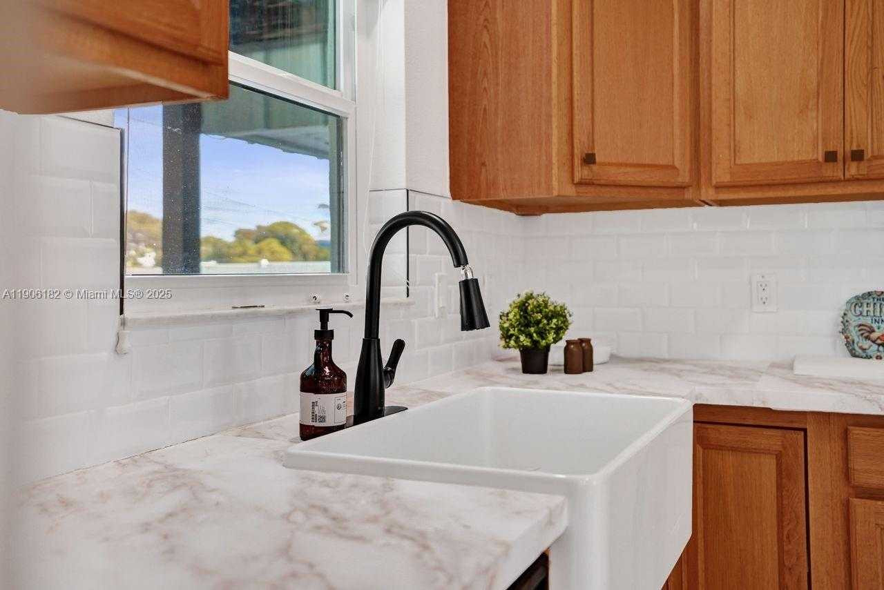 Small Image of 1659 40TH ST, West Palm Beach Number 14