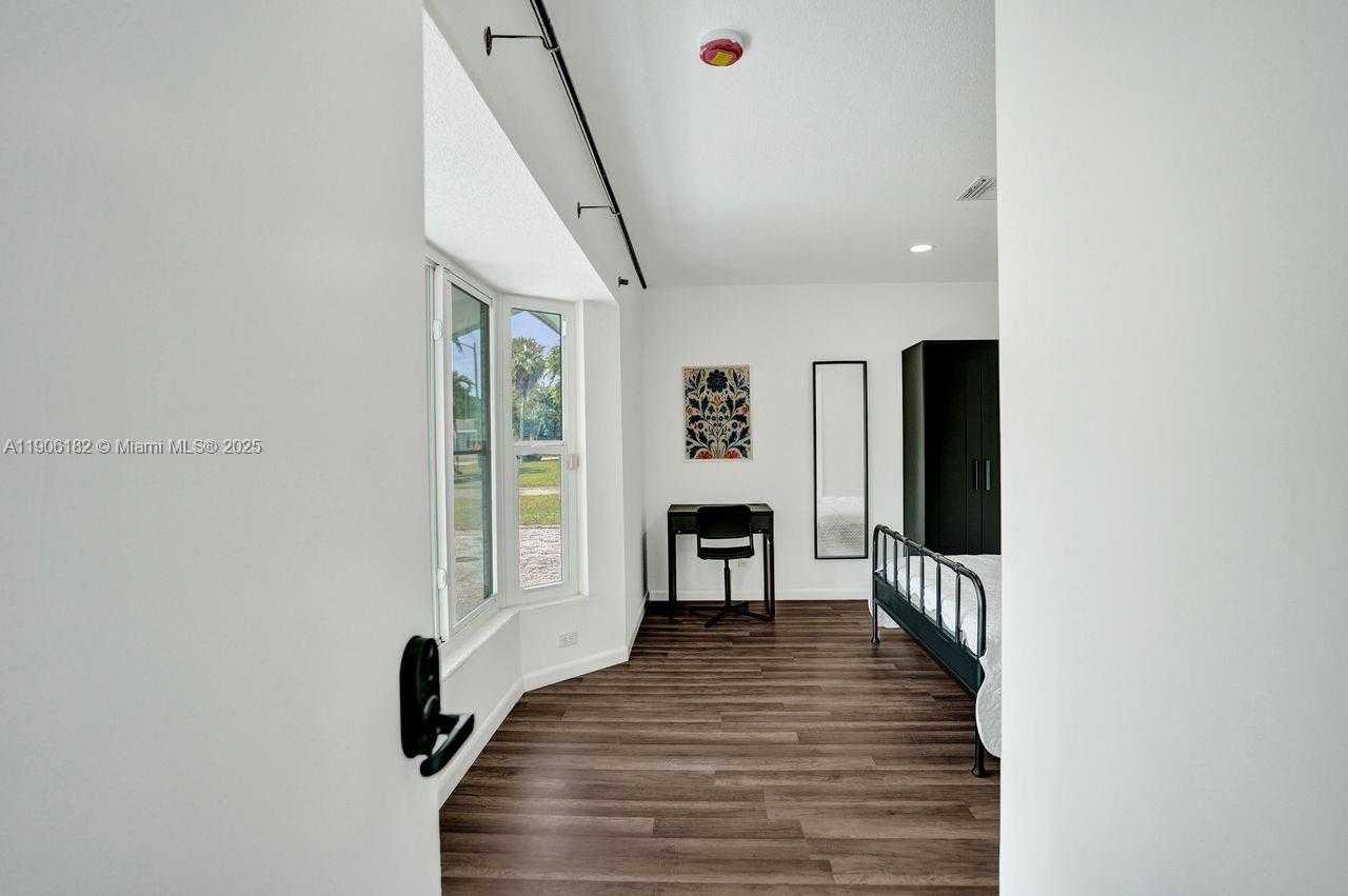 Small Image of 1659 40TH ST, West Palm Beach Number 19