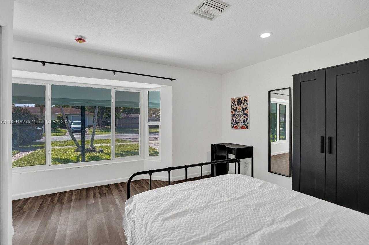 Small Image of 1659 40TH ST, West Palm Beach Number 21