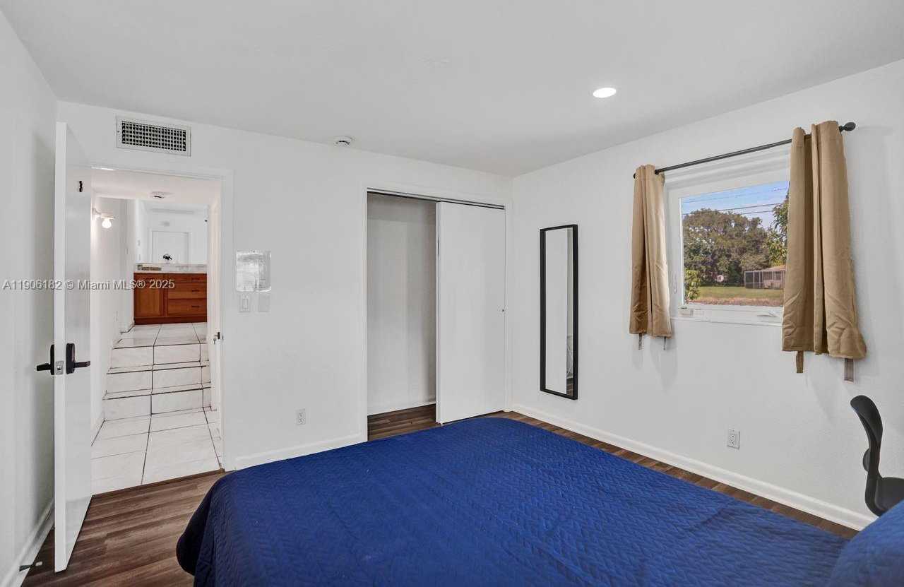 Small Image of 1659 40TH ST, West Palm Beach Number 26