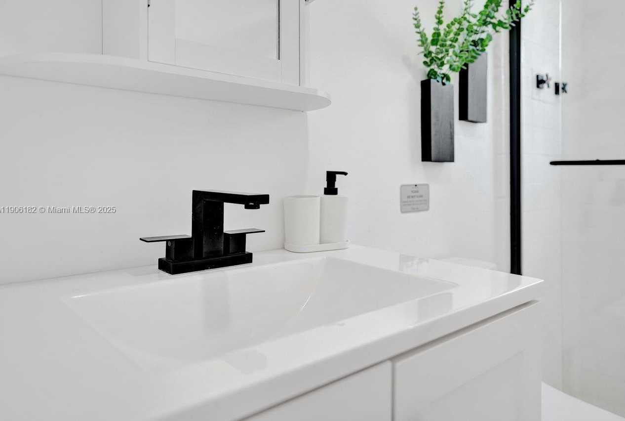 Small Image of 1659 40TH ST, West Palm Beach Number 30