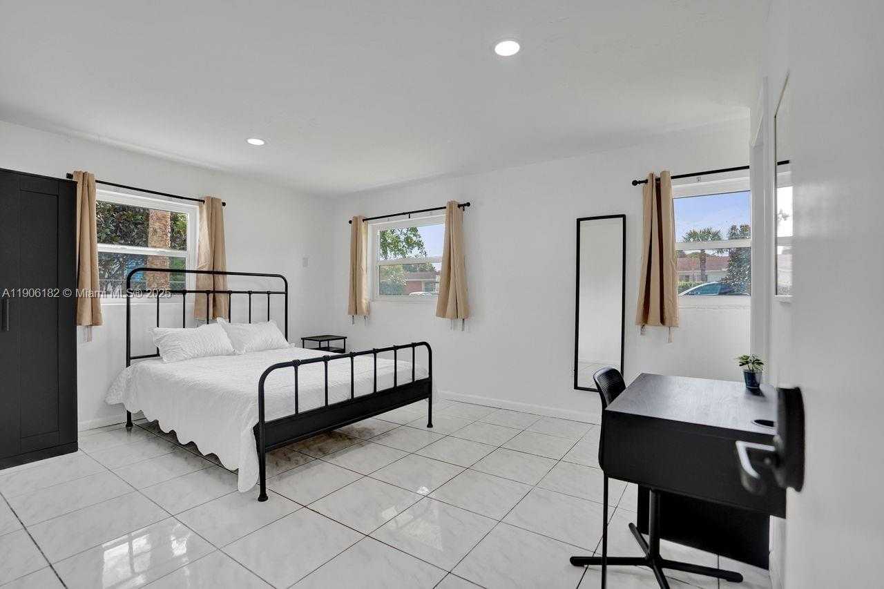 Small Image of 1659 40TH ST, West Palm Beach Number 32