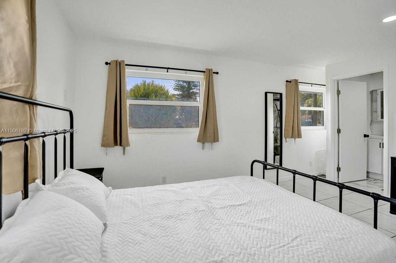 Small Image of 1659 40TH ST, West Palm Beach Number 33