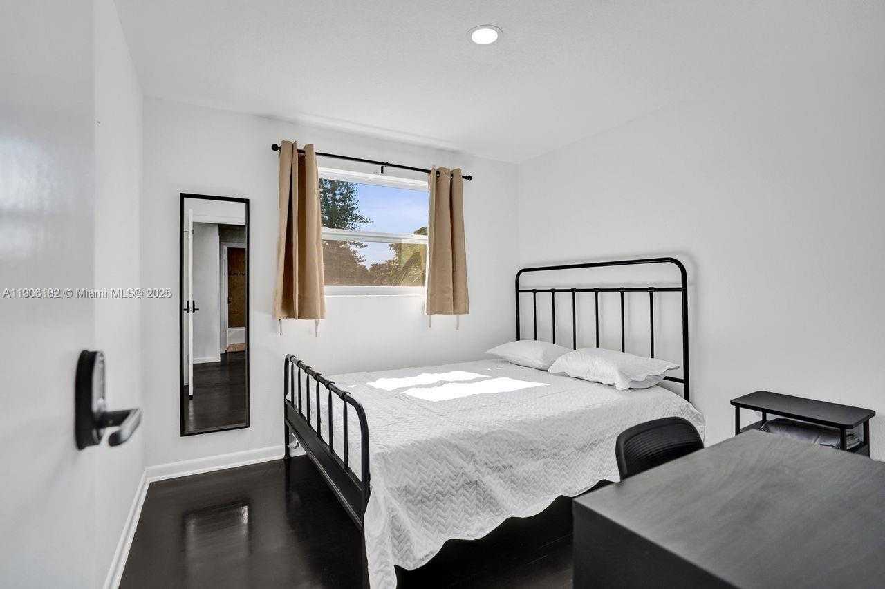 Small Image of 1659 40TH ST, West Palm Beach Number 48