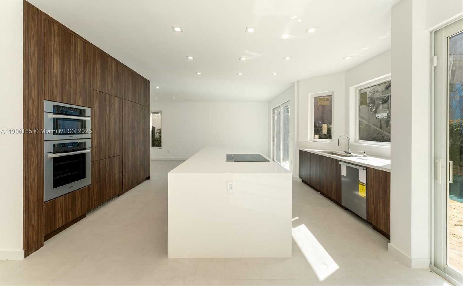 Small Image of 3944 NORTH EAST 194TH TRL, Sunny Isles Beach Number 1