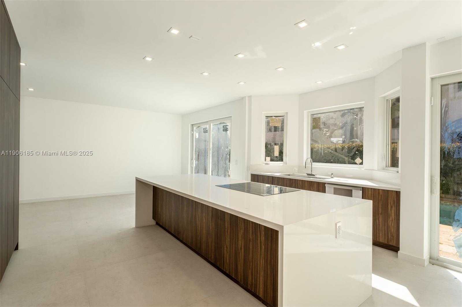 Small Image of 3944 NORTH EAST 194TH TRL, Sunny Isles Beach Number 2