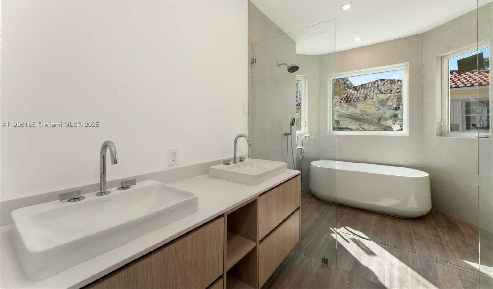 Small Image of 3944 NORTH EAST 194TH TRL, Sunny Isles Beach Number 4