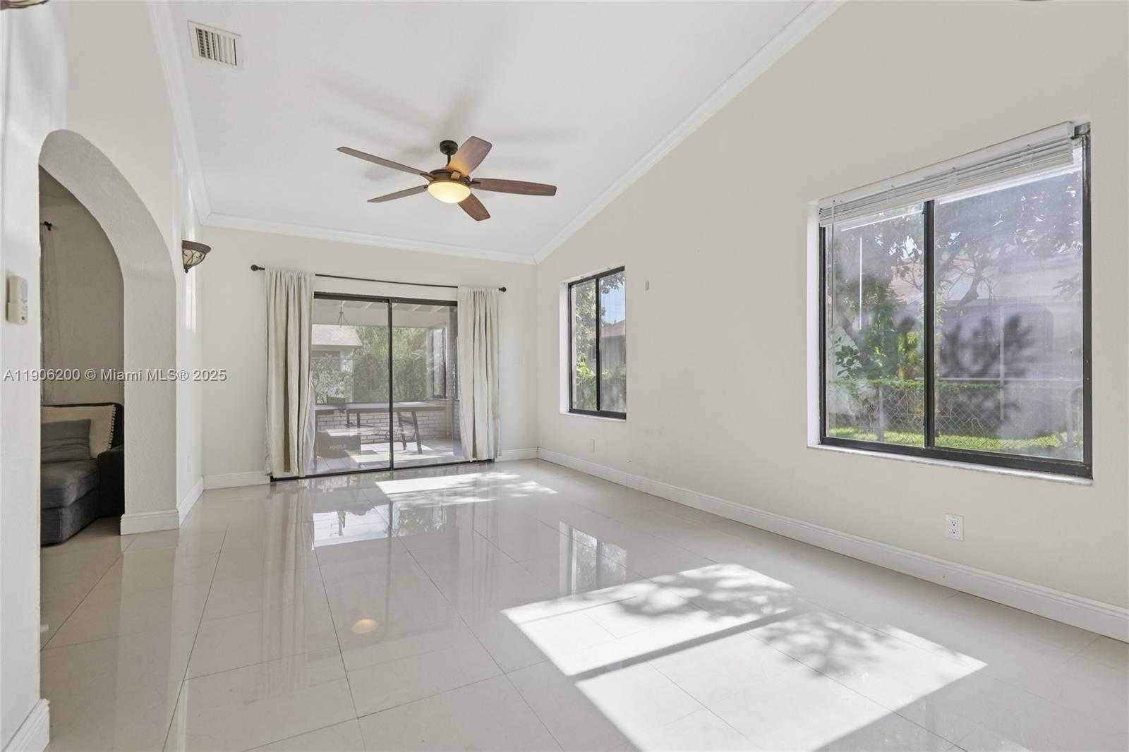 Small Image of 9315 SOUTH WEST 170TH LN, Palmetto Bay Number 14