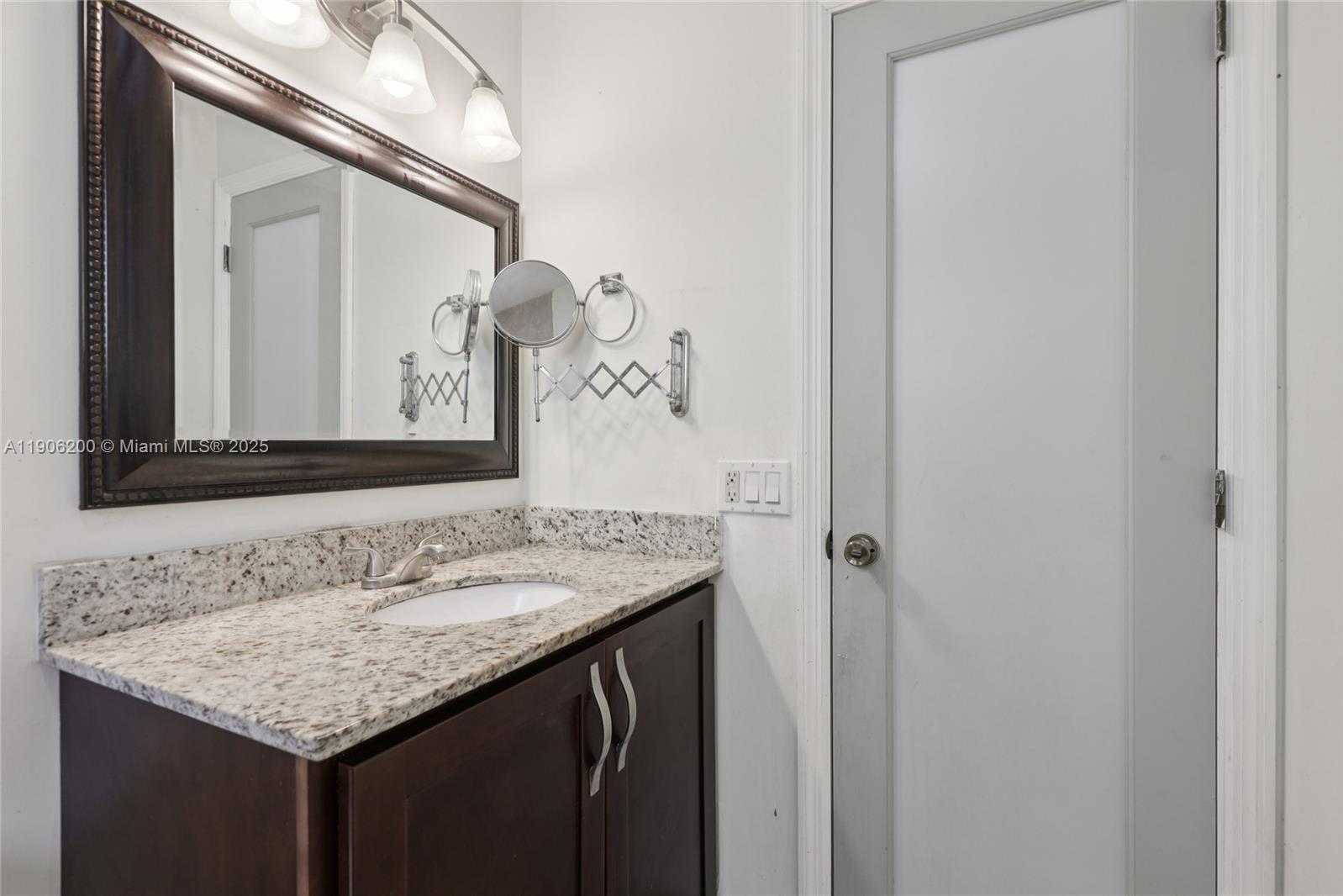 Small Image of 9315 SOUTH WEST 170TH LN, Palmetto Bay Number 29