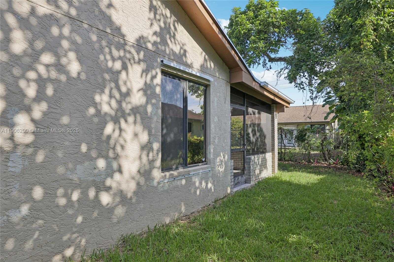 Small Image of 9315 SOUTH WEST 170TH LN, Palmetto Bay Number 43