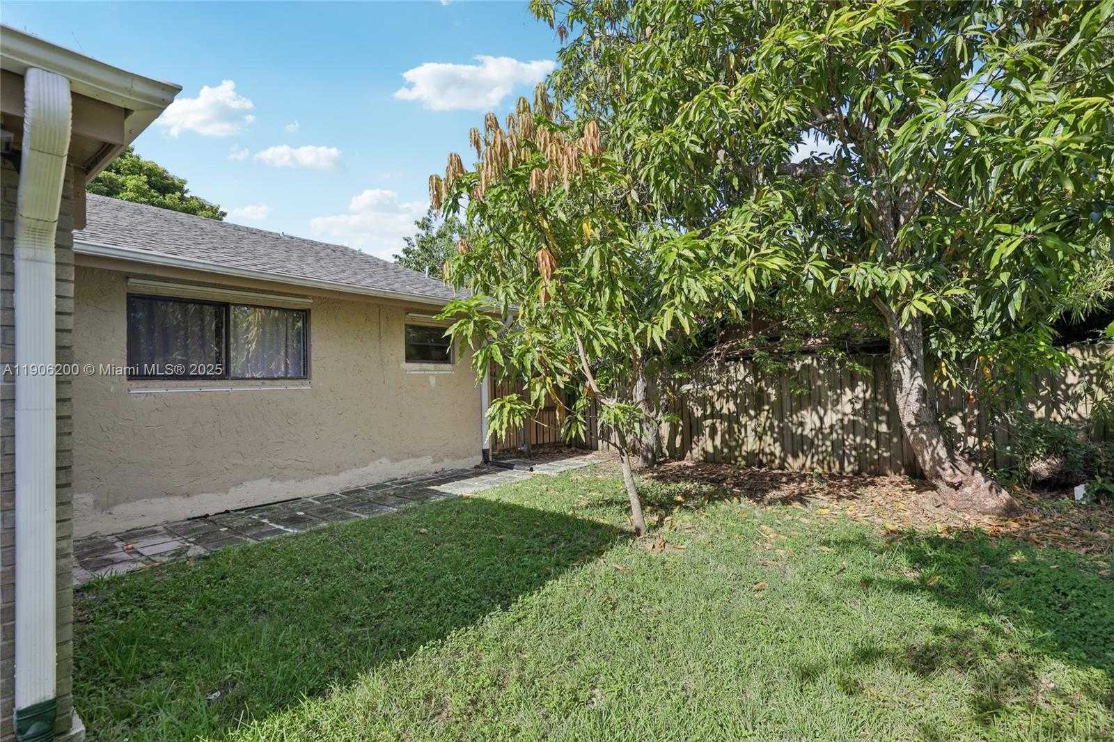 Small Image of 9315 SOUTH WEST 170TH LN, Palmetto Bay Number 45