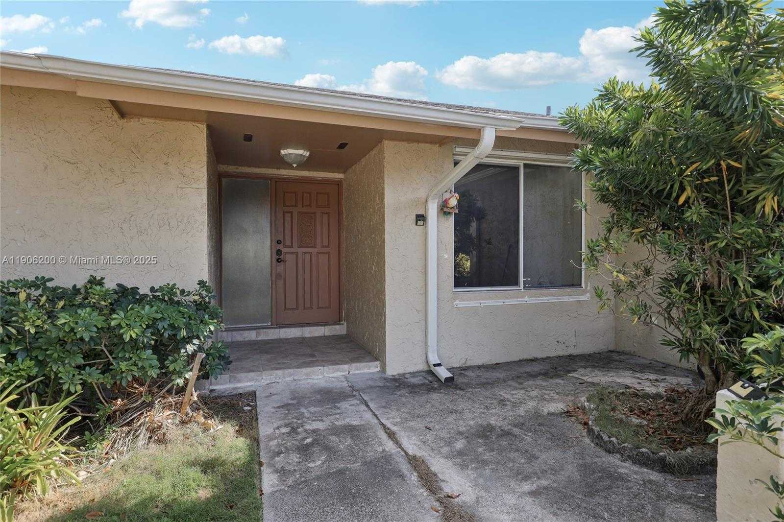 Small Image of 9315 SOUTH WEST 170TH LN, Palmetto Bay Number 5