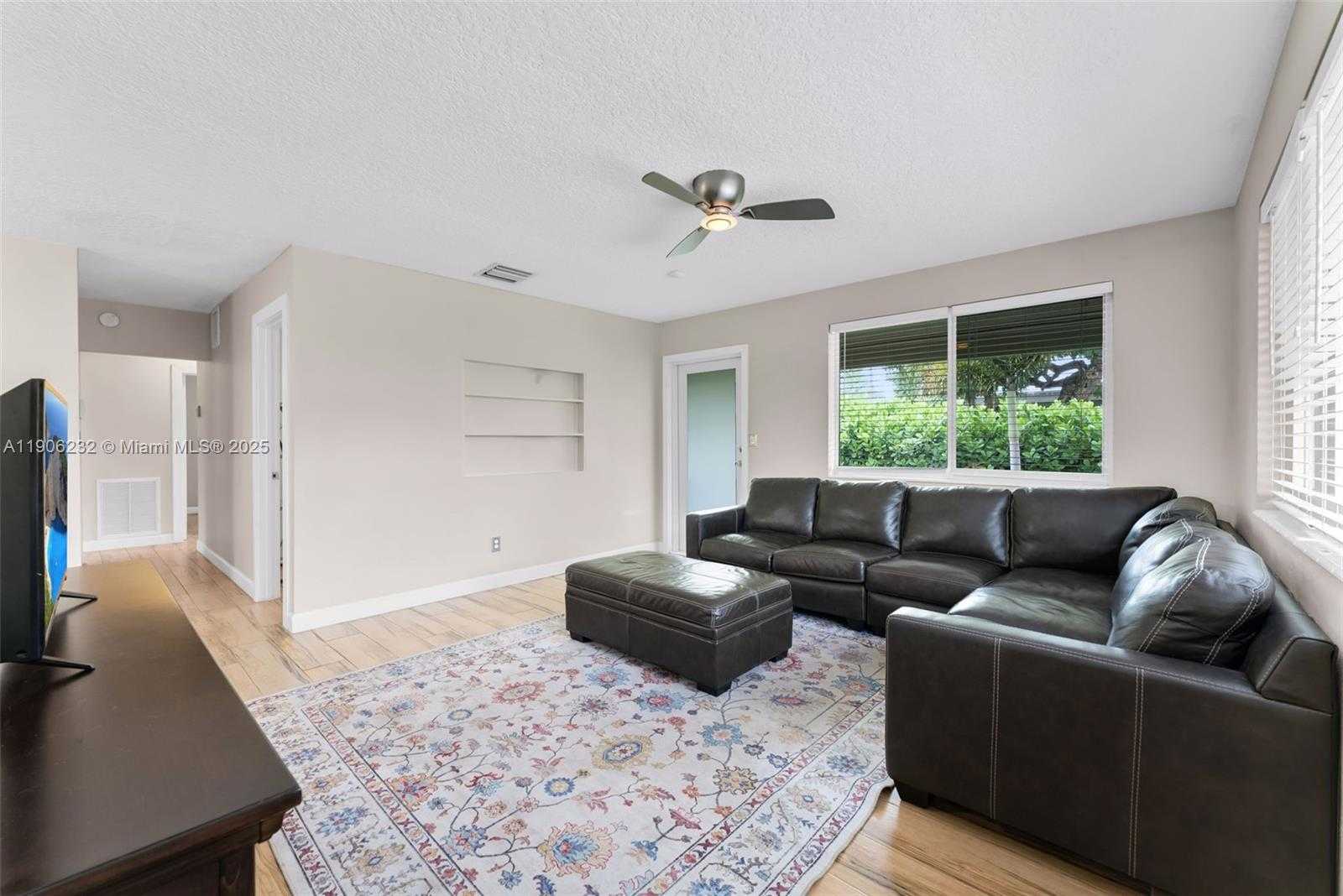 Small Image of 1532 NORTH EAST 39TH ST, Oakland Park Number 2