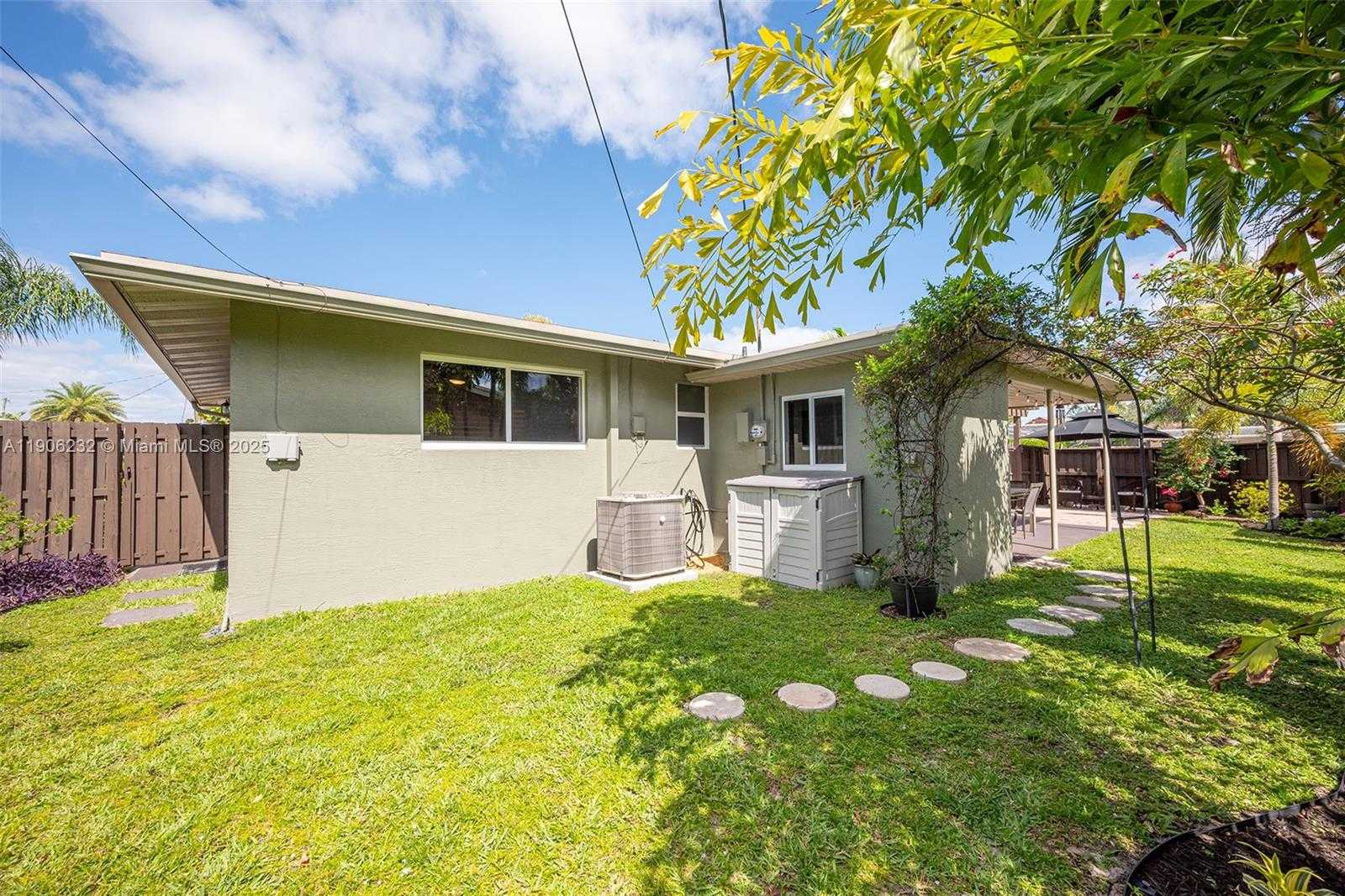 Small Image of 1532 NORTH EAST 39TH ST, Oakland Park Number 27