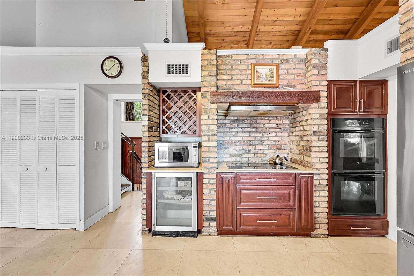 Small Image of 863 WEST COCO PLUM CIR, Plantation Number 12