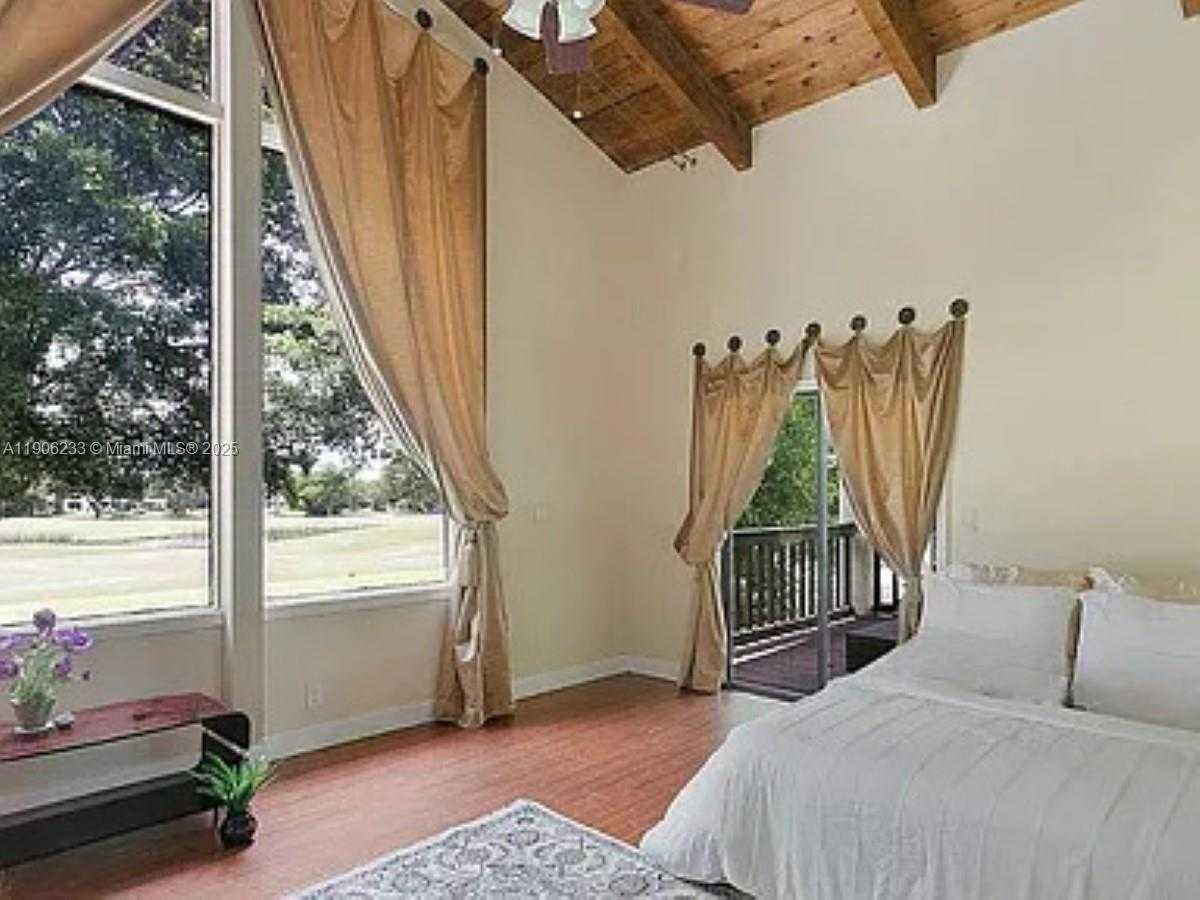 Small Image of 863 WEST COCO PLUM CIR, Plantation Number 15