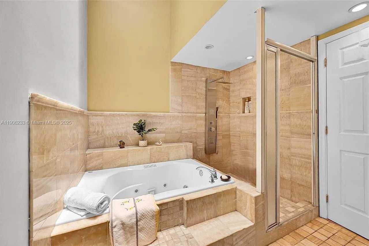 Small Image of 863 WEST COCO PLUM CIR, Plantation Number 16