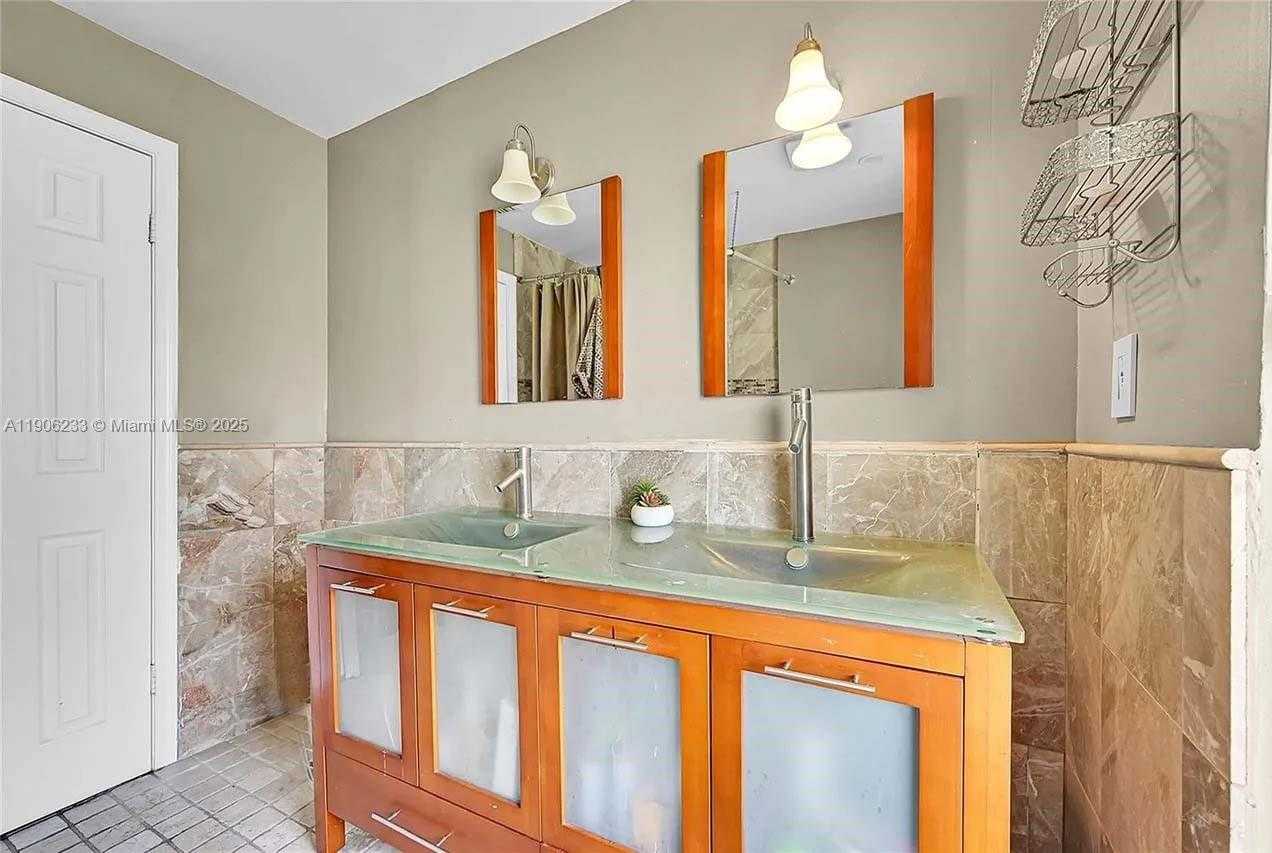 Small Image of 863 WEST COCO PLUM CIR, Plantation Number 19