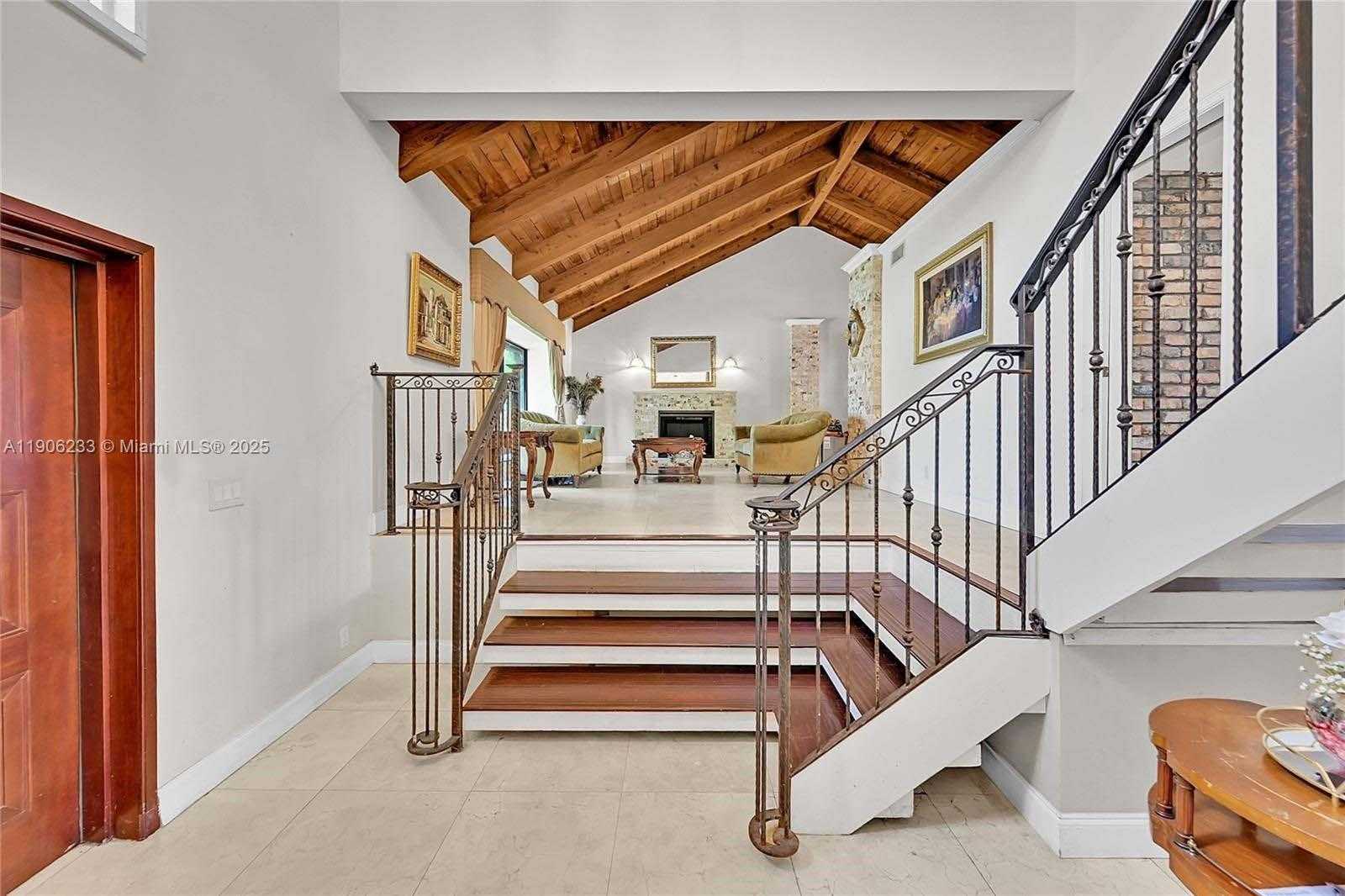 Small Image of 863 WEST COCO PLUM CIR, Plantation Number 2