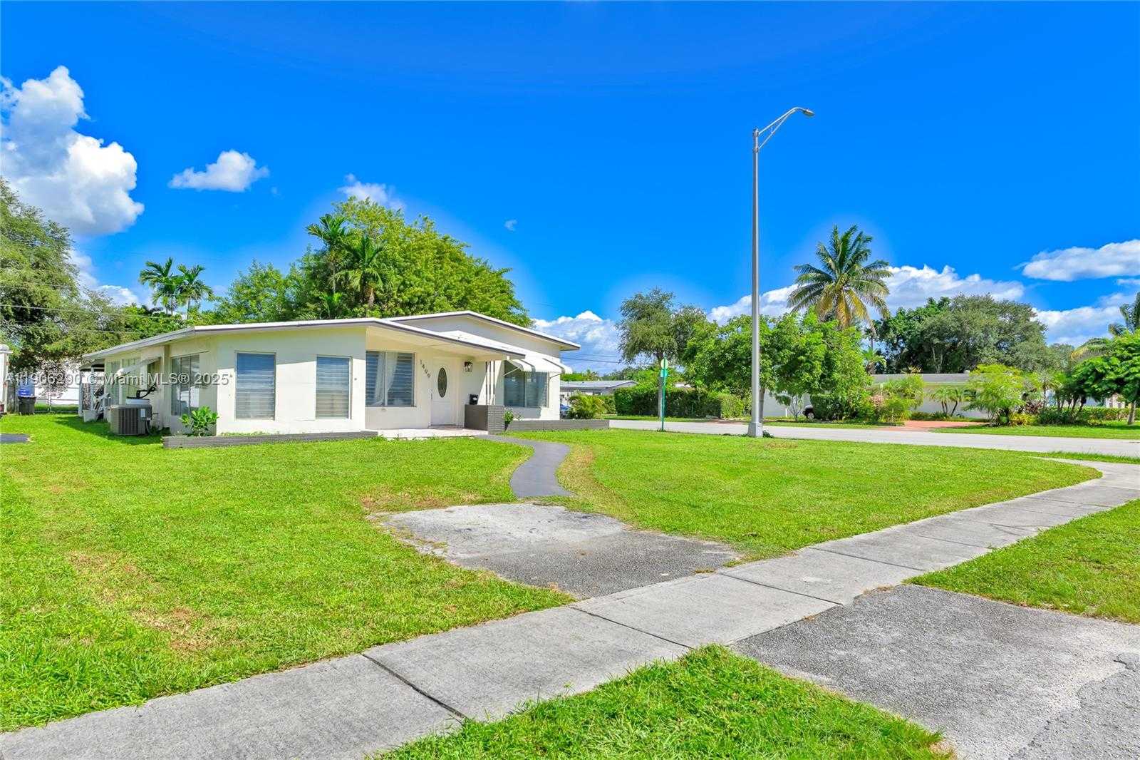 Small Image of 1499 NORTH EAST 174TH ST, North Miami Beach Number 3