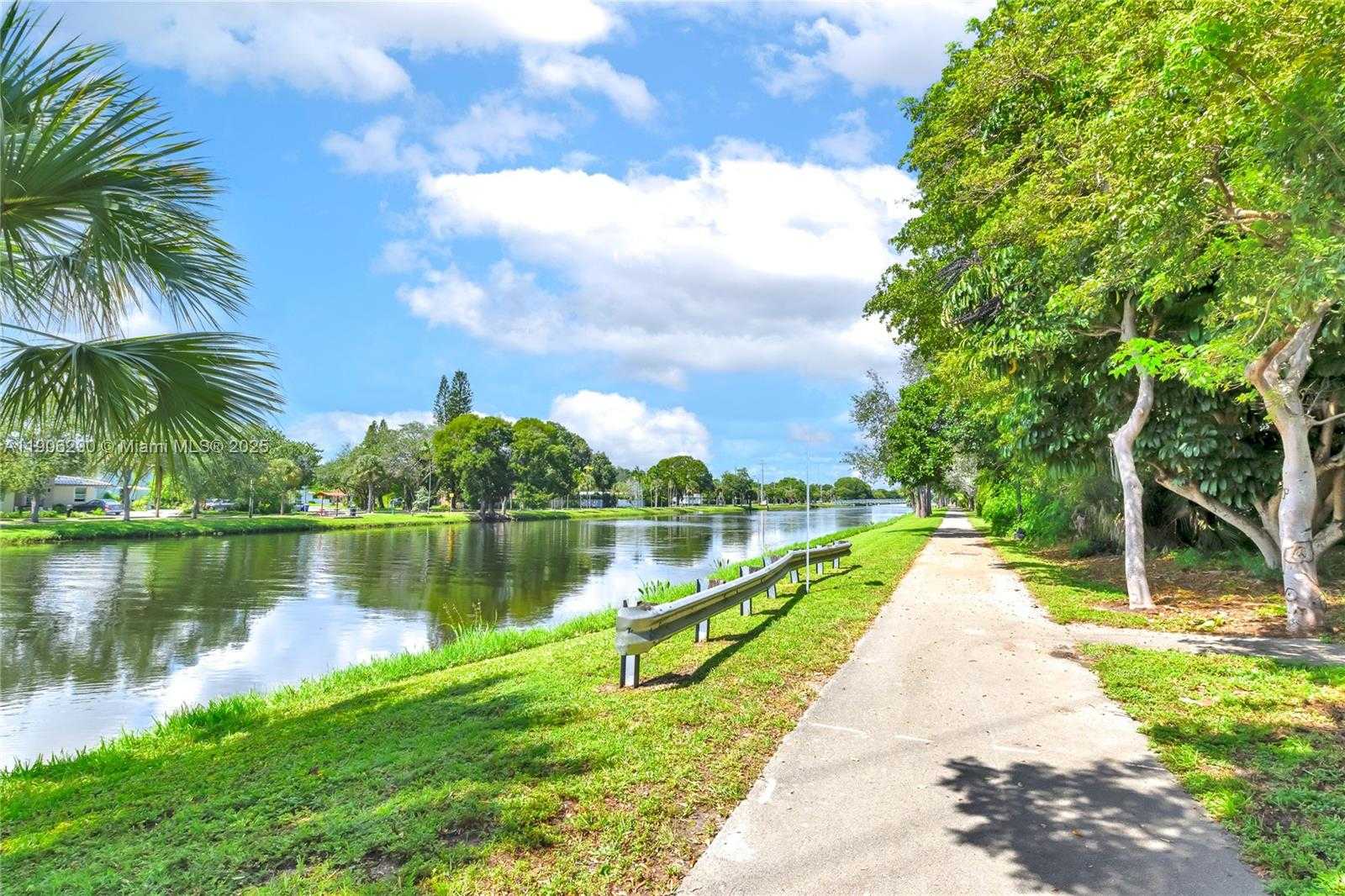 Small Image of 1499 NORTH EAST 174TH ST, North Miami Beach Number 31