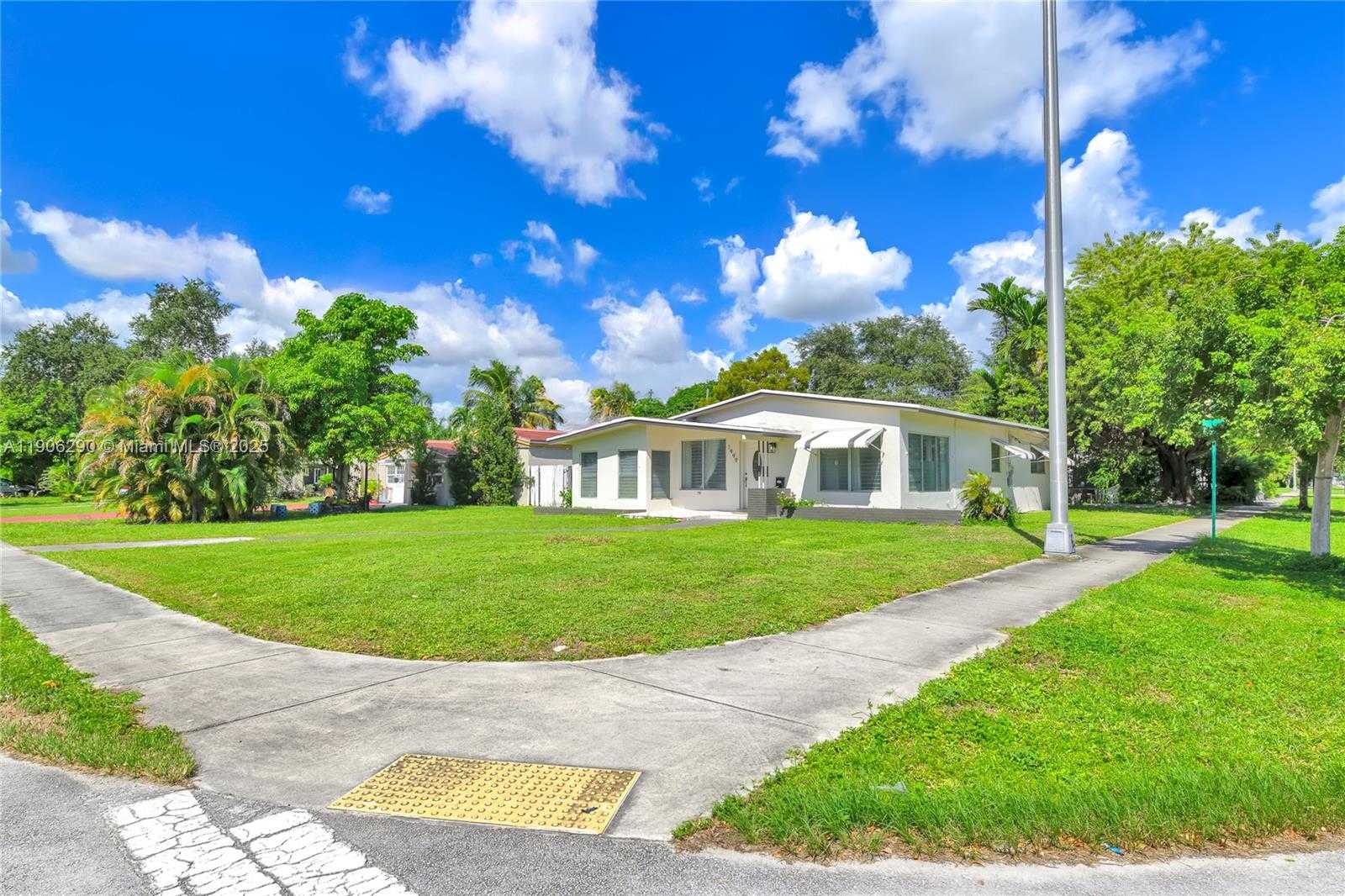 Small Image of 1499 NORTH EAST 174TH ST, North Miami Beach Number 4