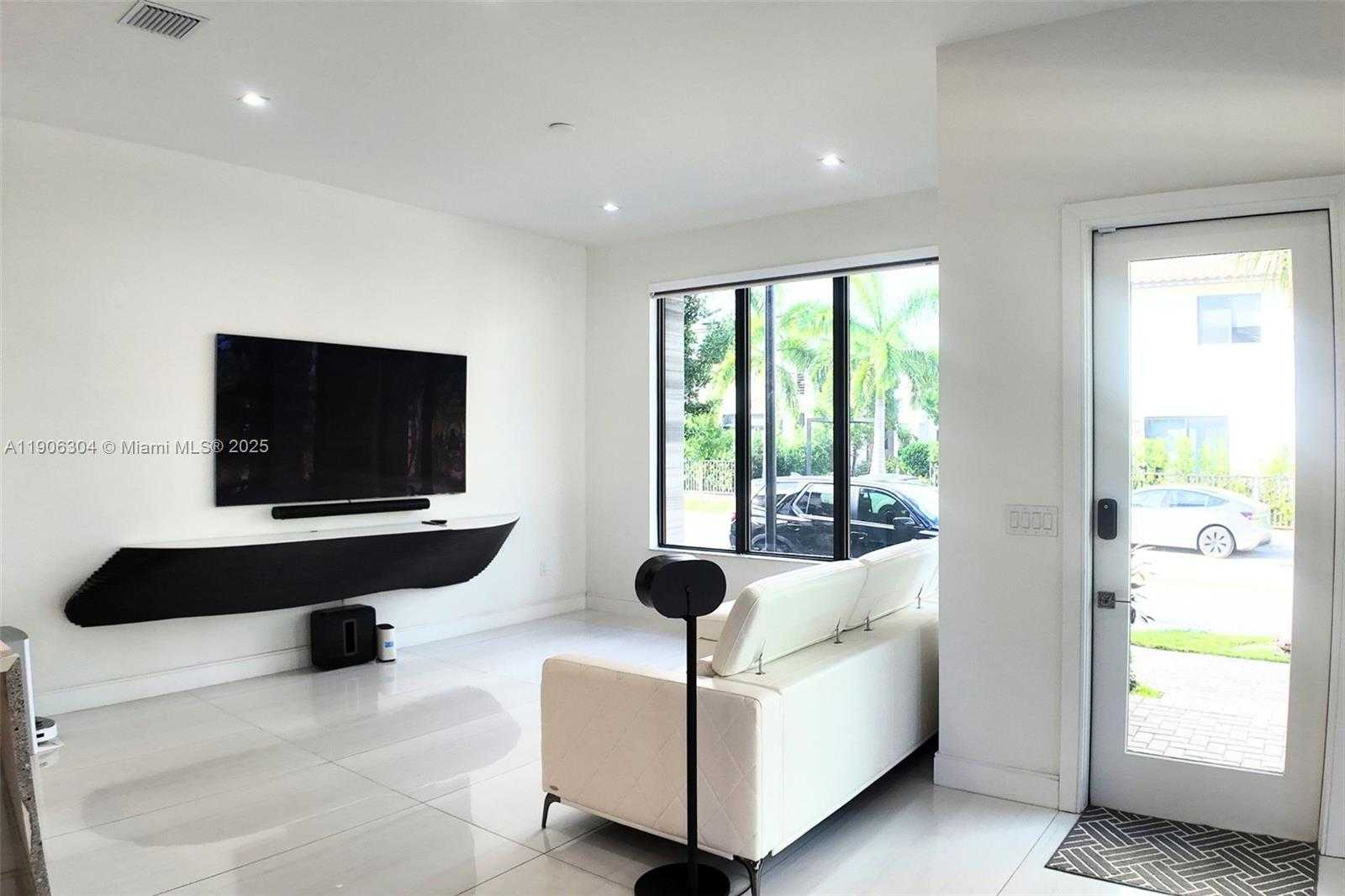 Small Image of 8002 NORTH WEST 43RD ST, Doral Number 20