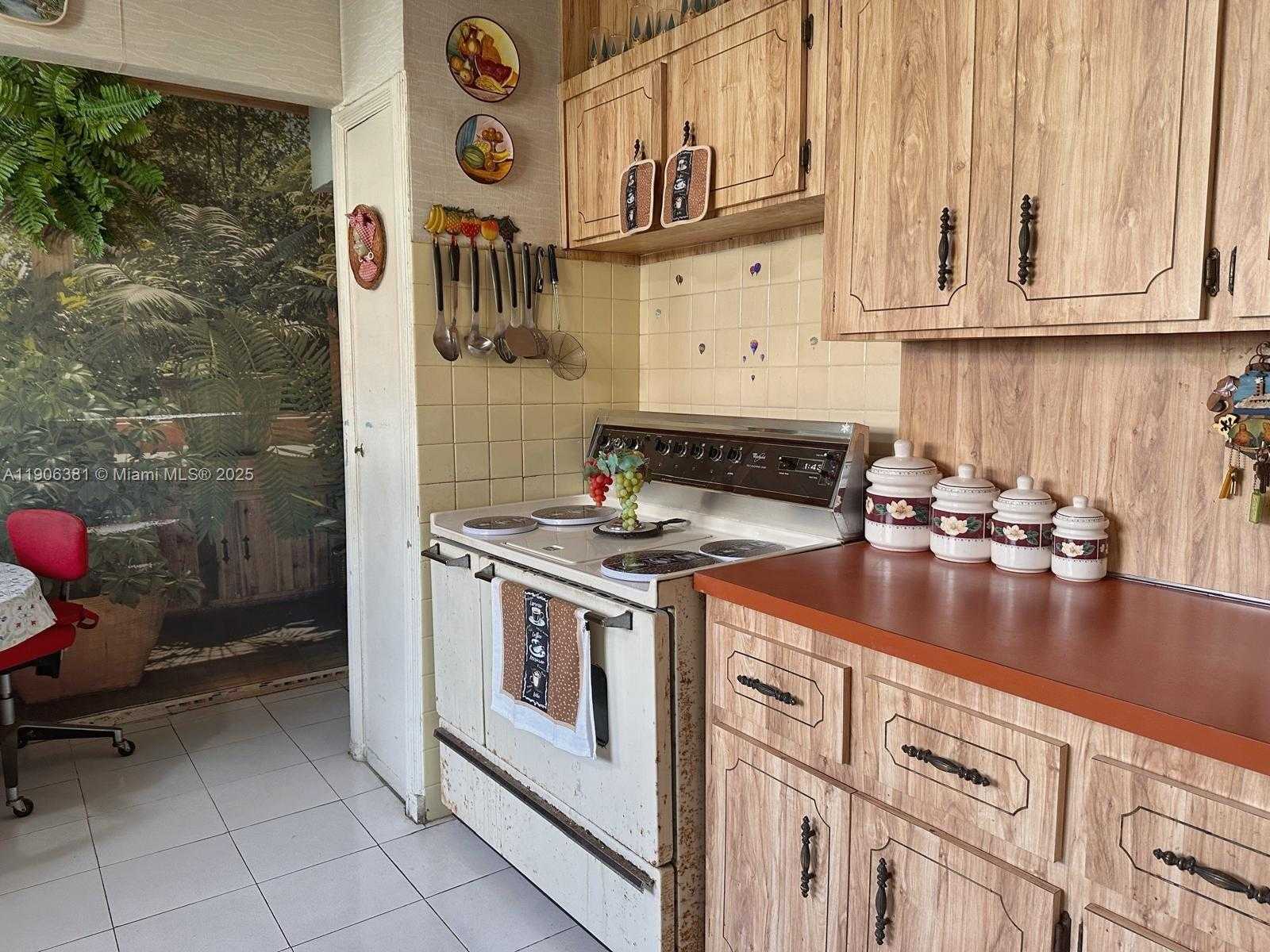 Small Image of Miami Beach Number 12