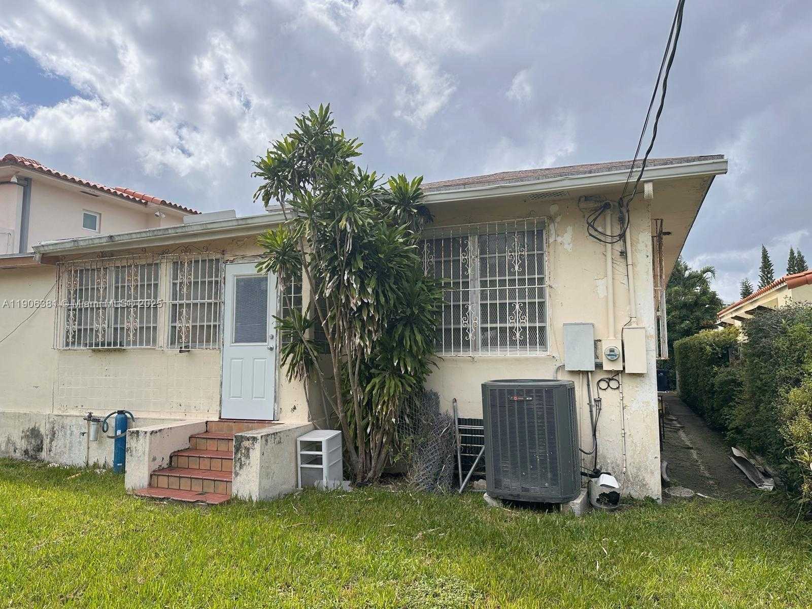 Small Image of Miami Beach Number 13