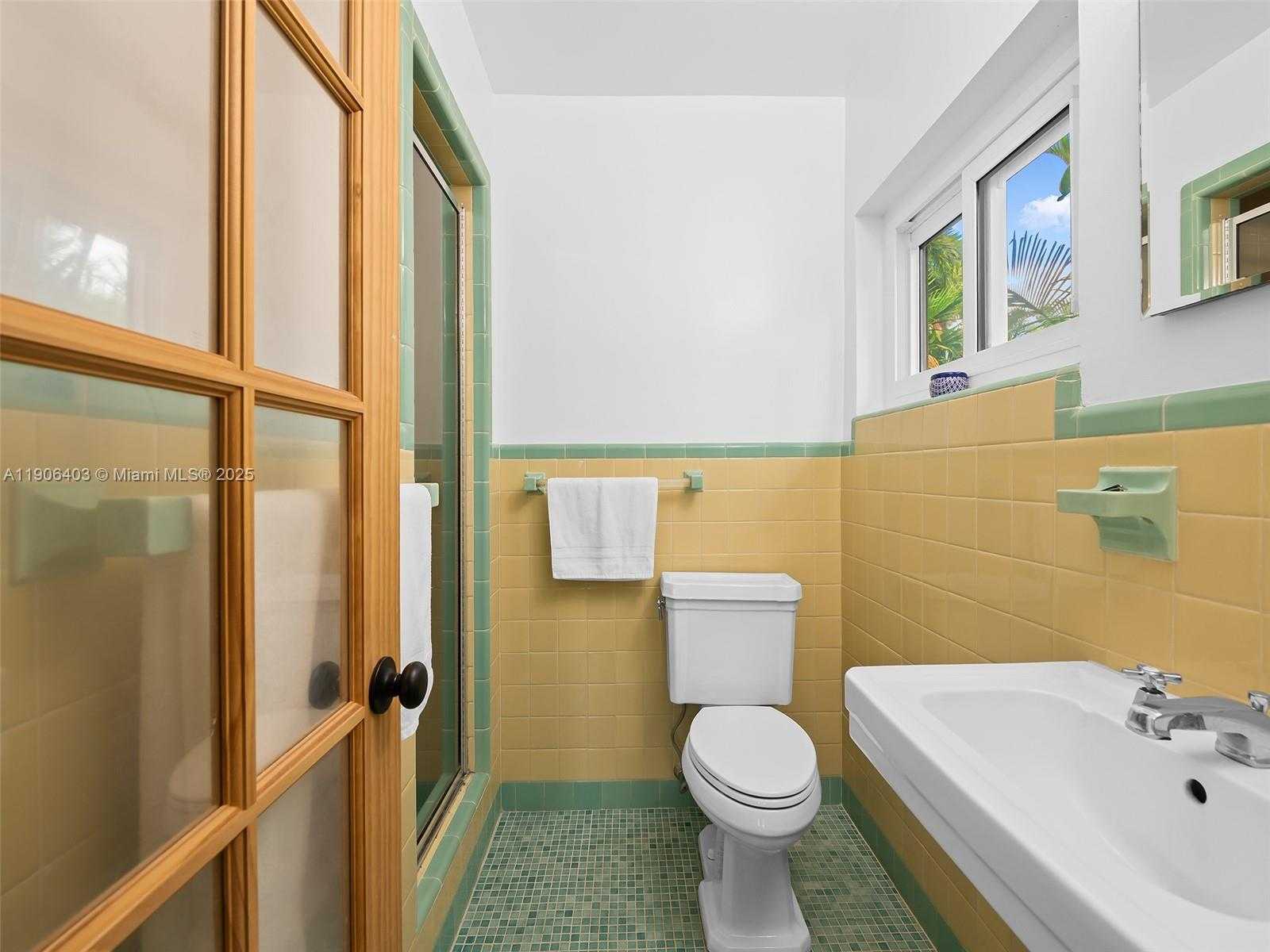 Small Image of 1038 TYLER ST, Hollywood Number 13