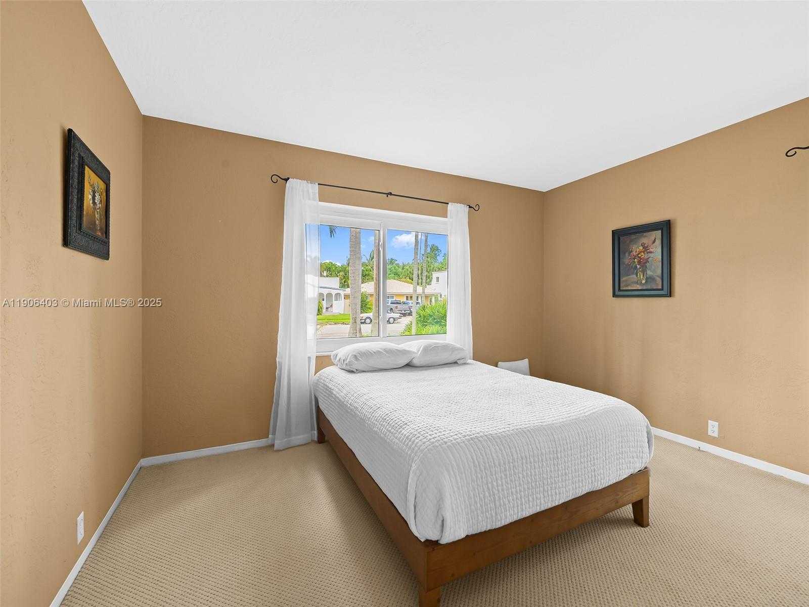 Small Image of 1038 TYLER ST, Hollywood Number 15