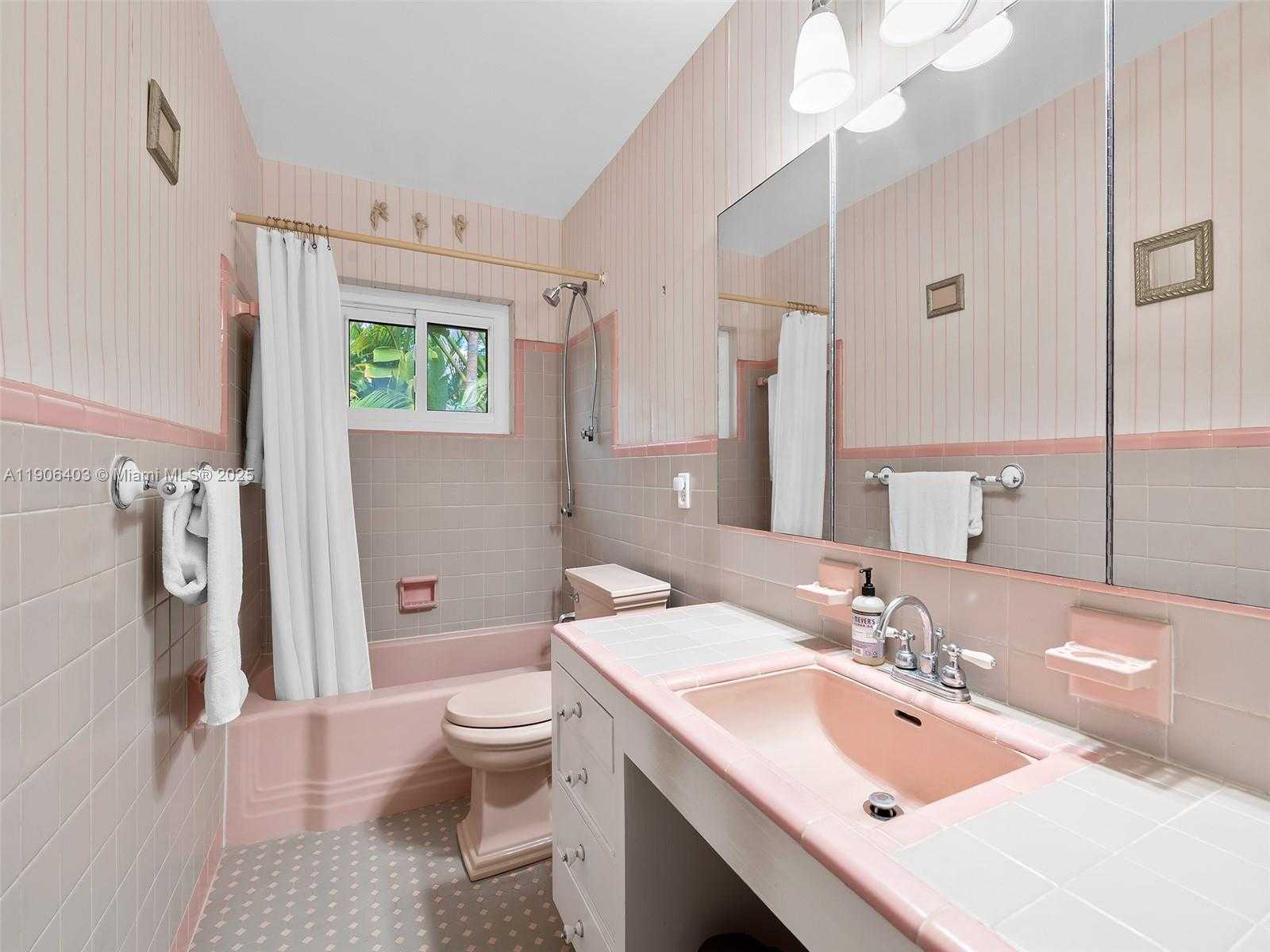 Small Image of 1038 TYLER ST, Hollywood Number 16