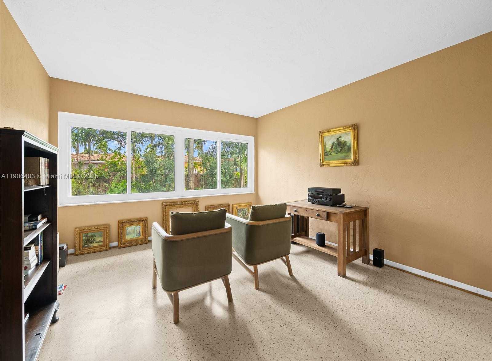 Small Image of 1038 TYLER ST, Hollywood Number 17